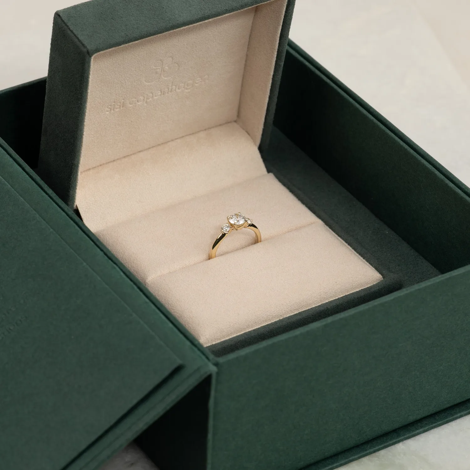 Sisi Copenhagen Round Trilogy diamantring 1,0 ct 14 kt guld