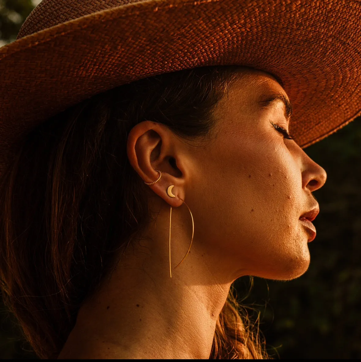 Sunshine & She Gylden Ear Cuff enkelt forgyldt