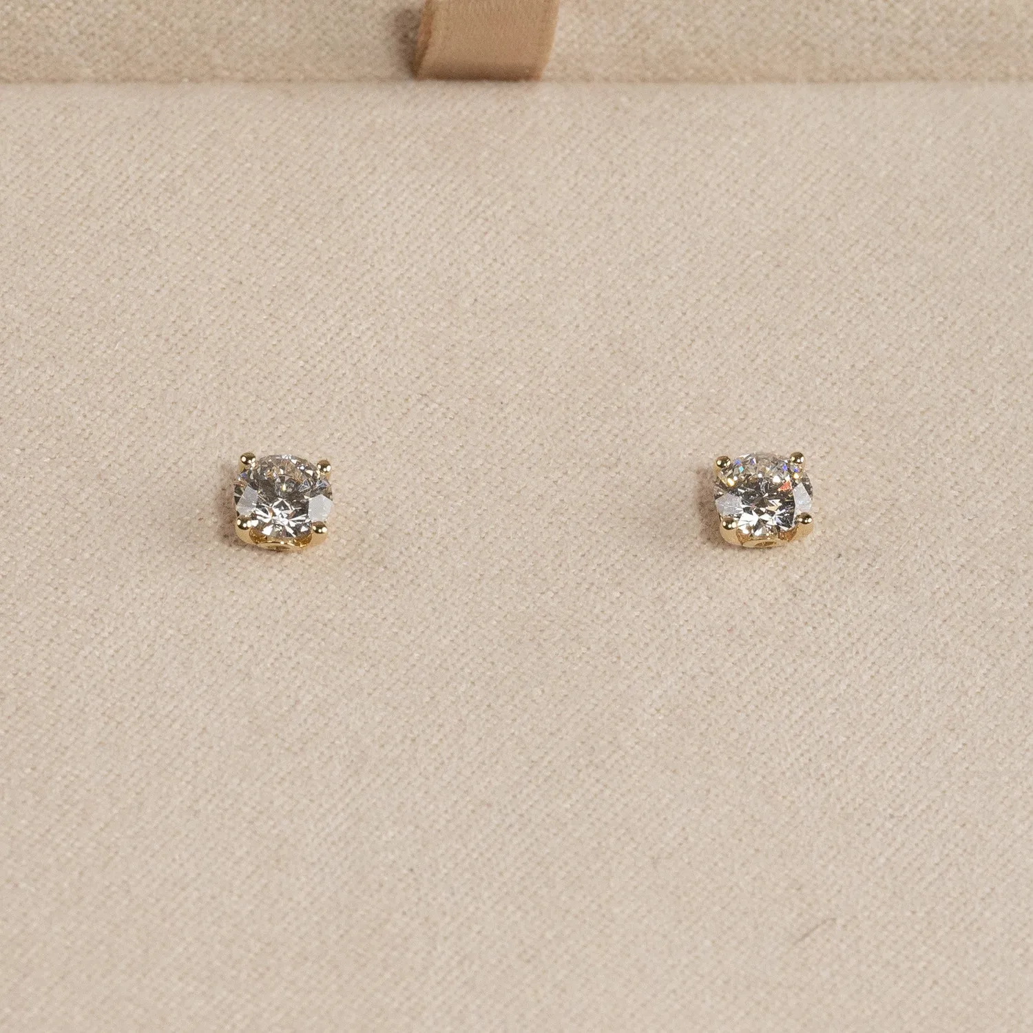 Sisi Copenhagen Classic Solitaire ørestikker guld 1,0 ct