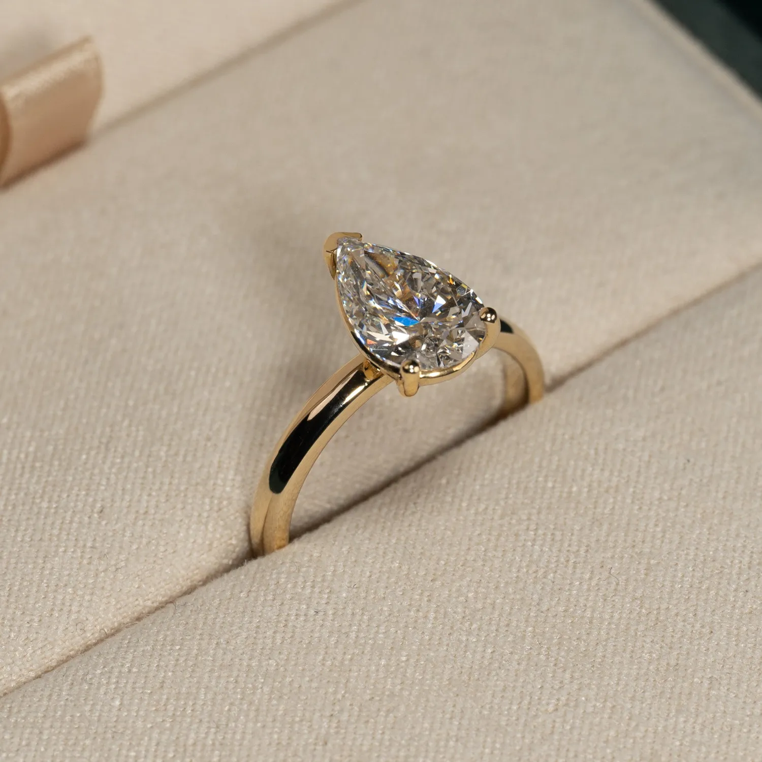 Sisi Copenhagen Solitaire pear-diamantring 14 kt guld