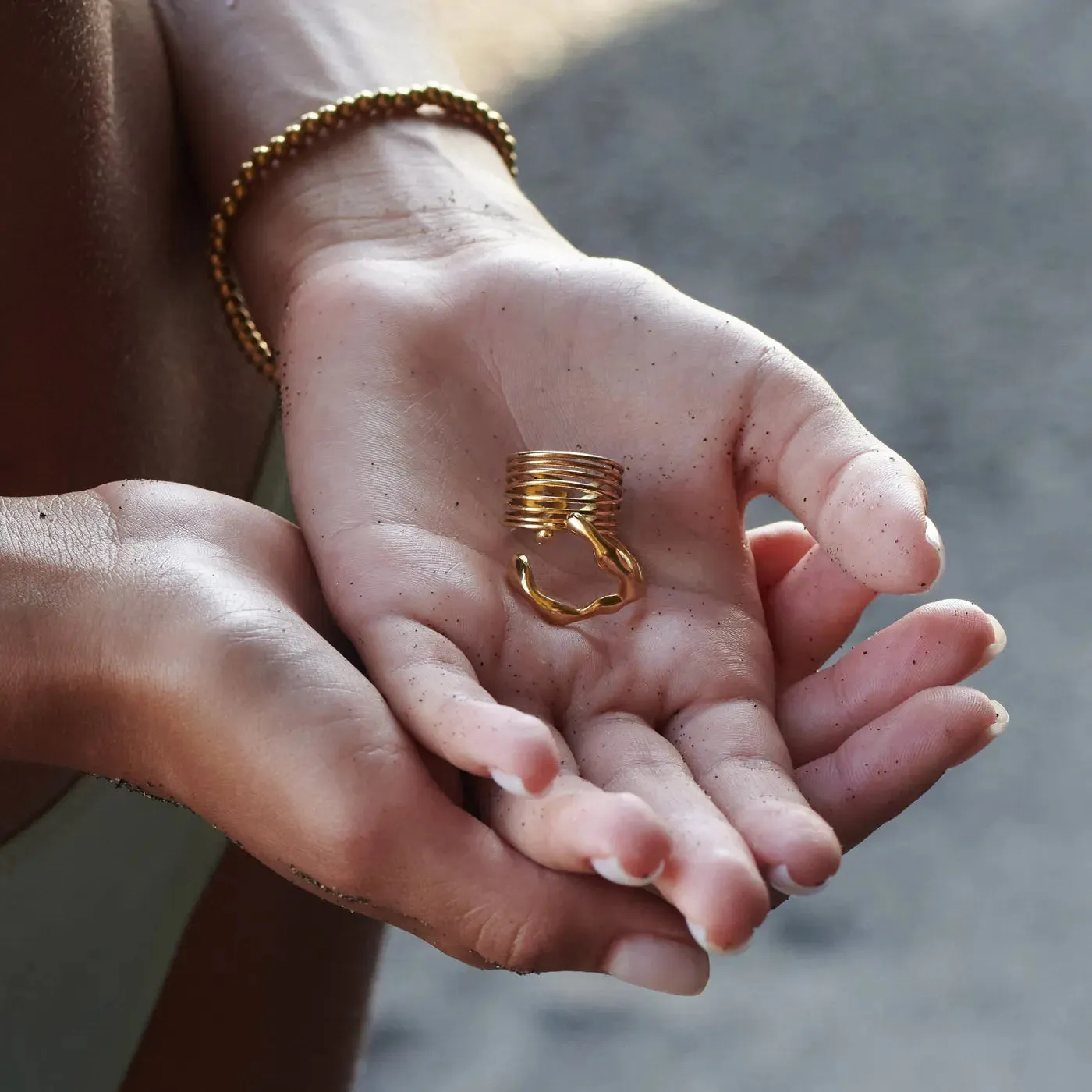 TIMI OF SWEDEN Clara klo-ring guld justerbar