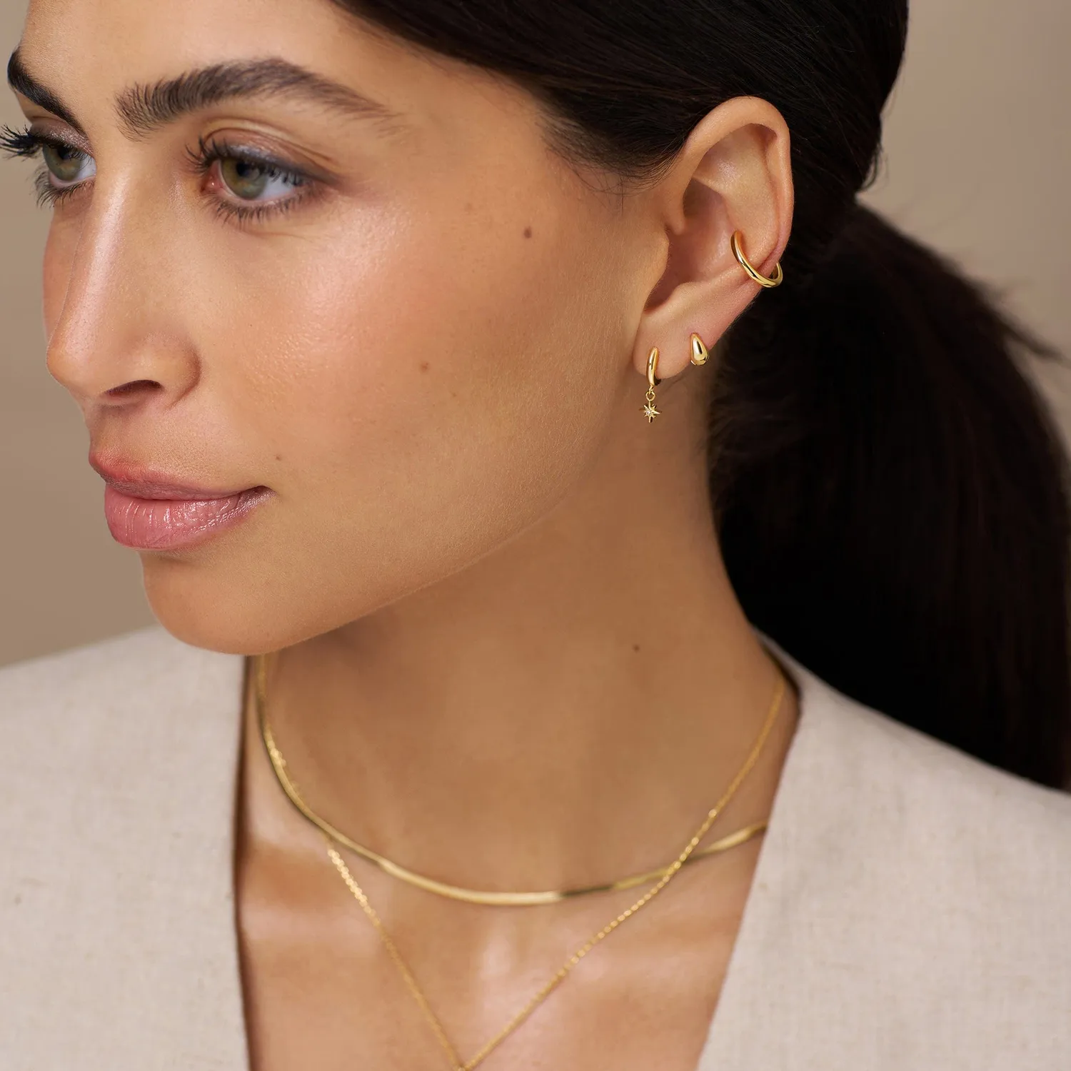 Orelia Tiny Tapered Micro Hoop øreringe guld små