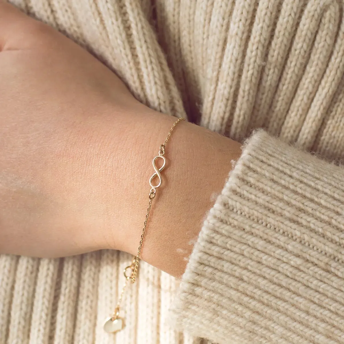 TIMI OF SWEDEN Infinity armbånd sølv tegn