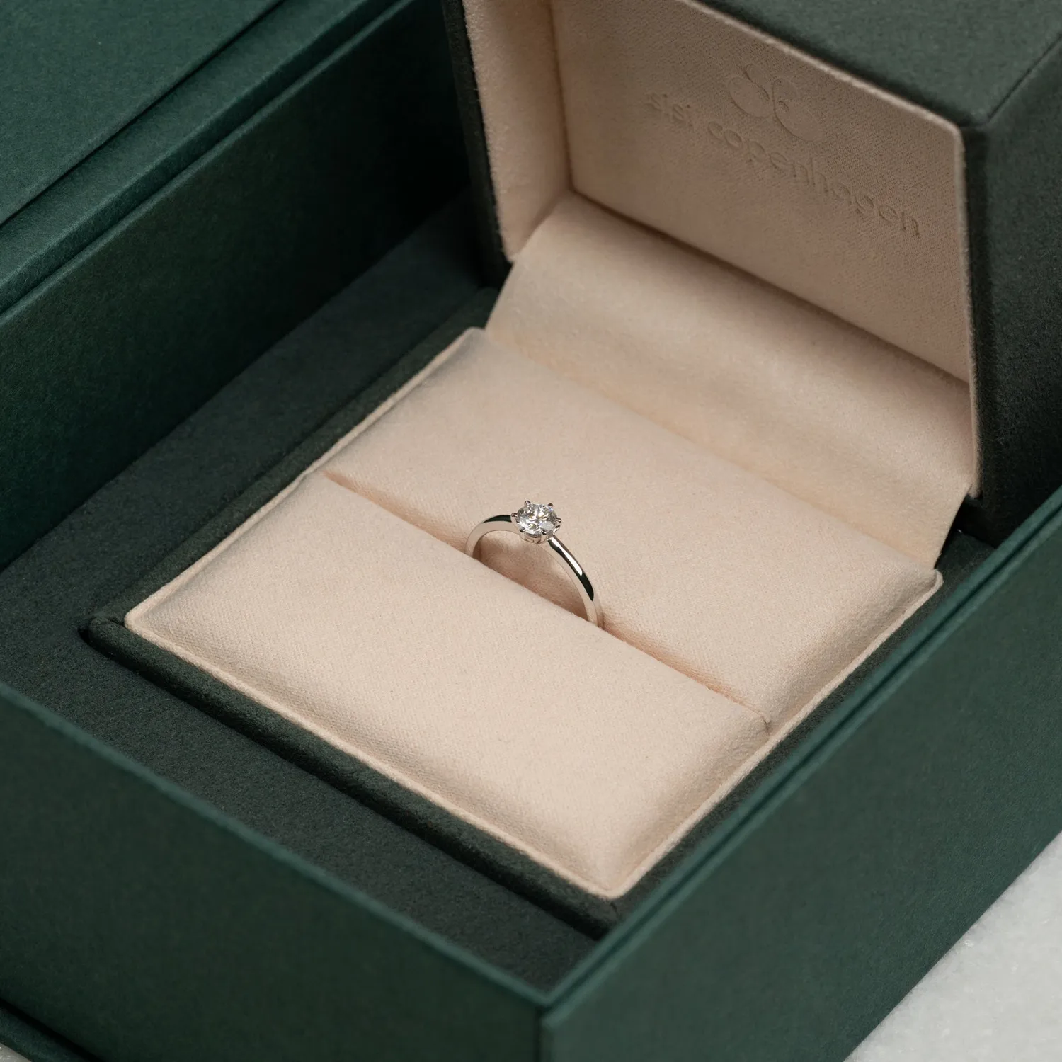 Sisi Classic Solitaire 6-Prong diamantring 0,5 ct hvidguld