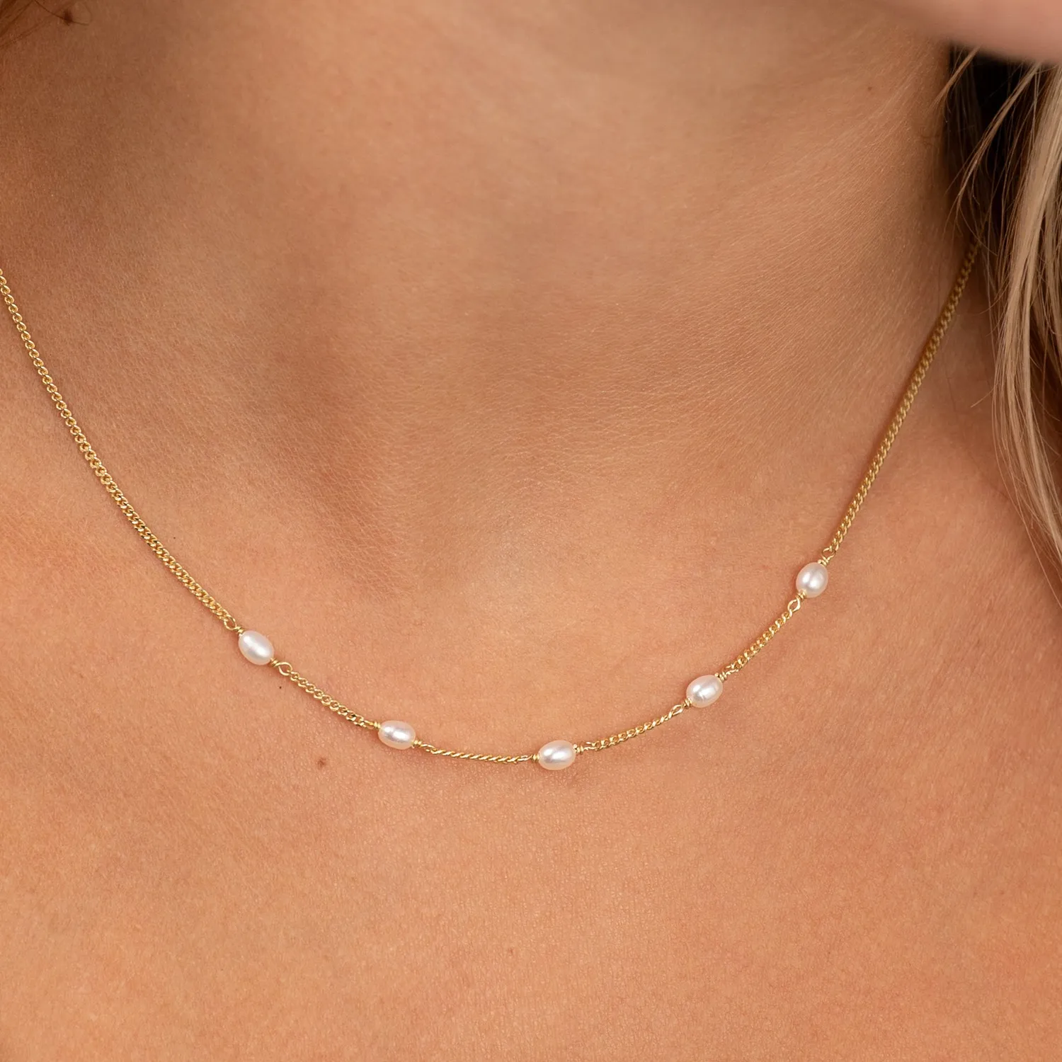 Sisi Copenhagen Alba Pearl Golden halskæde perler 42+6 cm