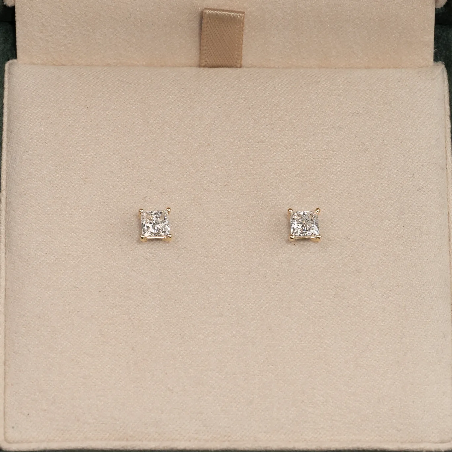 Sisi Copenhagen Solitaire Princess-Cut ørestikker guld 1,15 ct