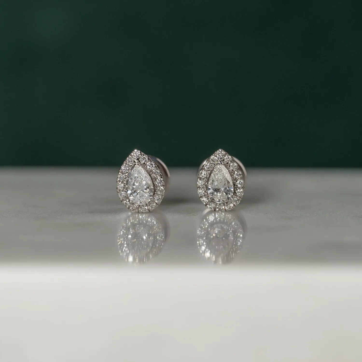 Sisi Copenhagen Halo Pear ørestikker hvidguld 0,7 ct