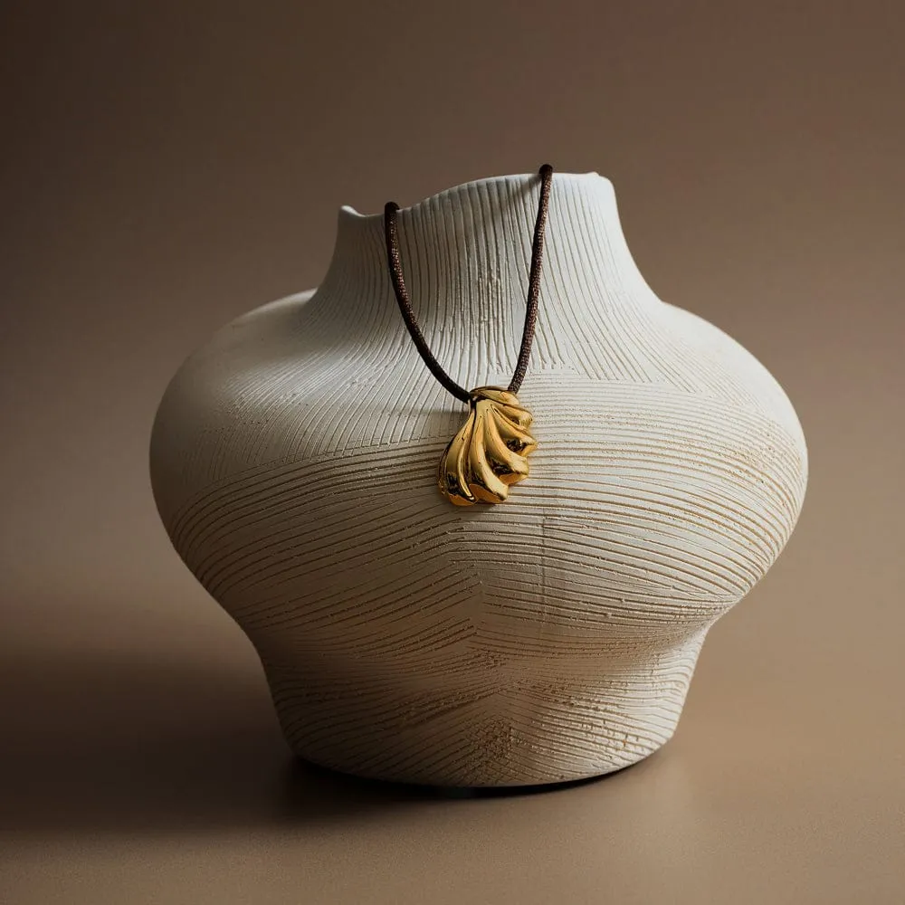 Orelia LUXE Shell Pendant halskæde brun snor