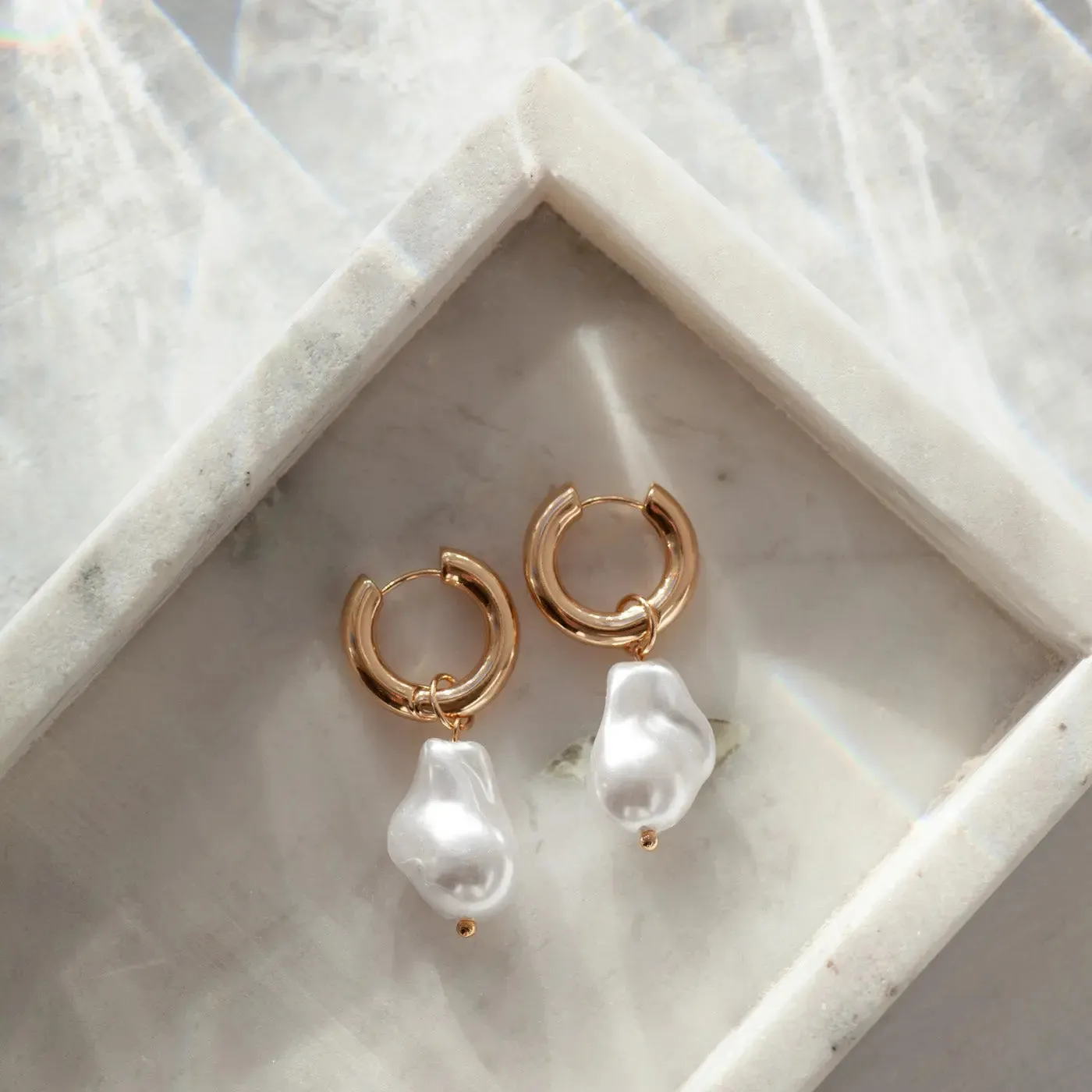 TIMI OF SWEDEN Cora large pearl hoop øreringe 40 mm