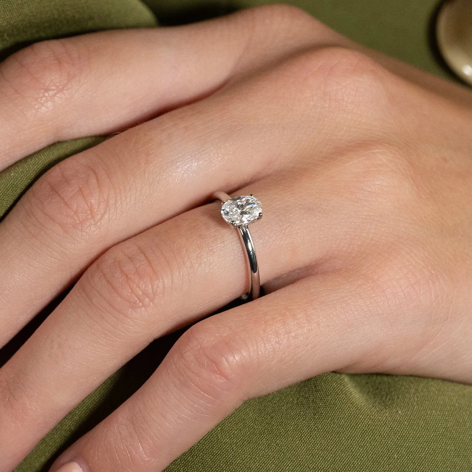 Sisi Copenhagen Solitaire oval diamantring 0,75 ct hvidguld
