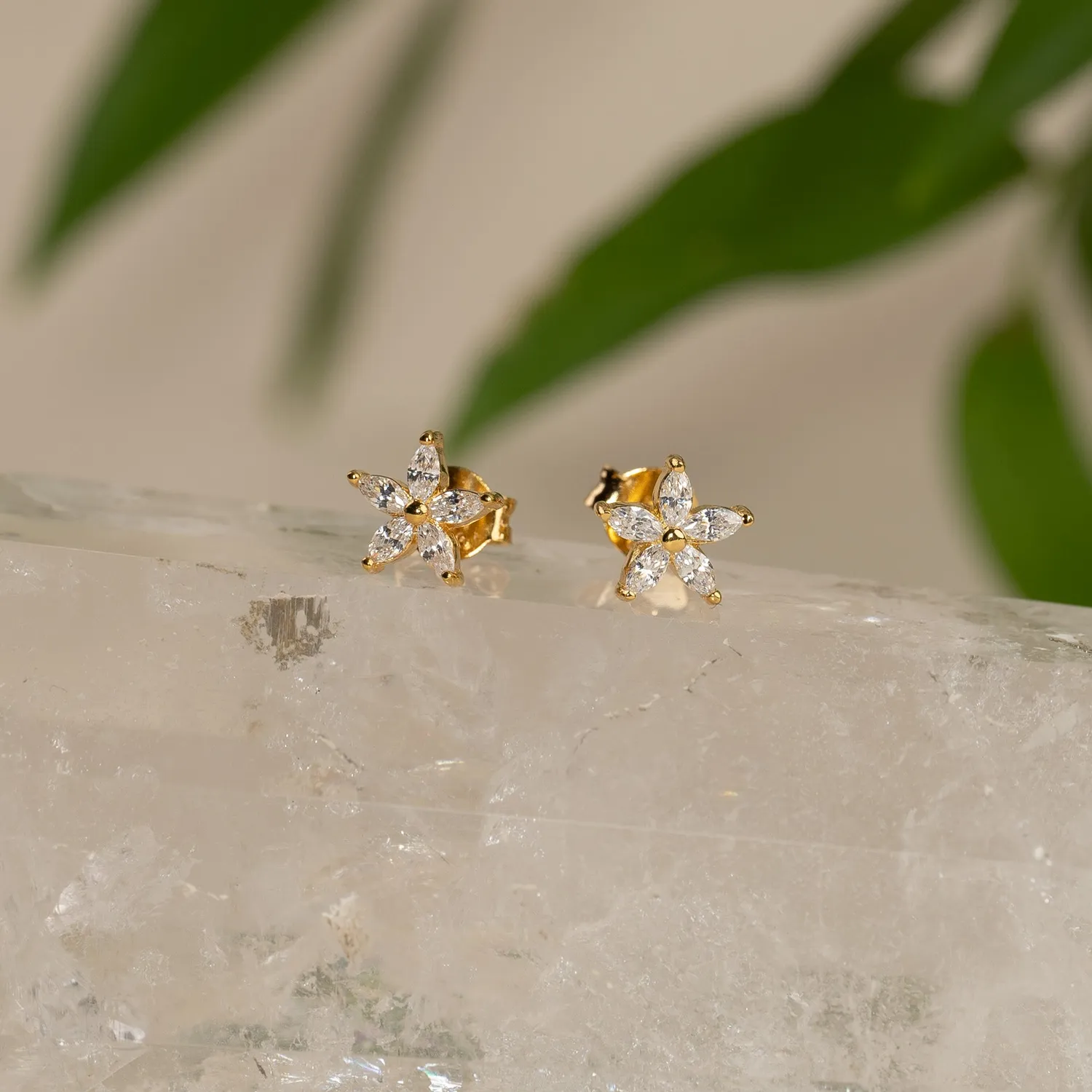 Sisi Copenhagen Bellis Crystal ørestikker forgyldt zirkonia
