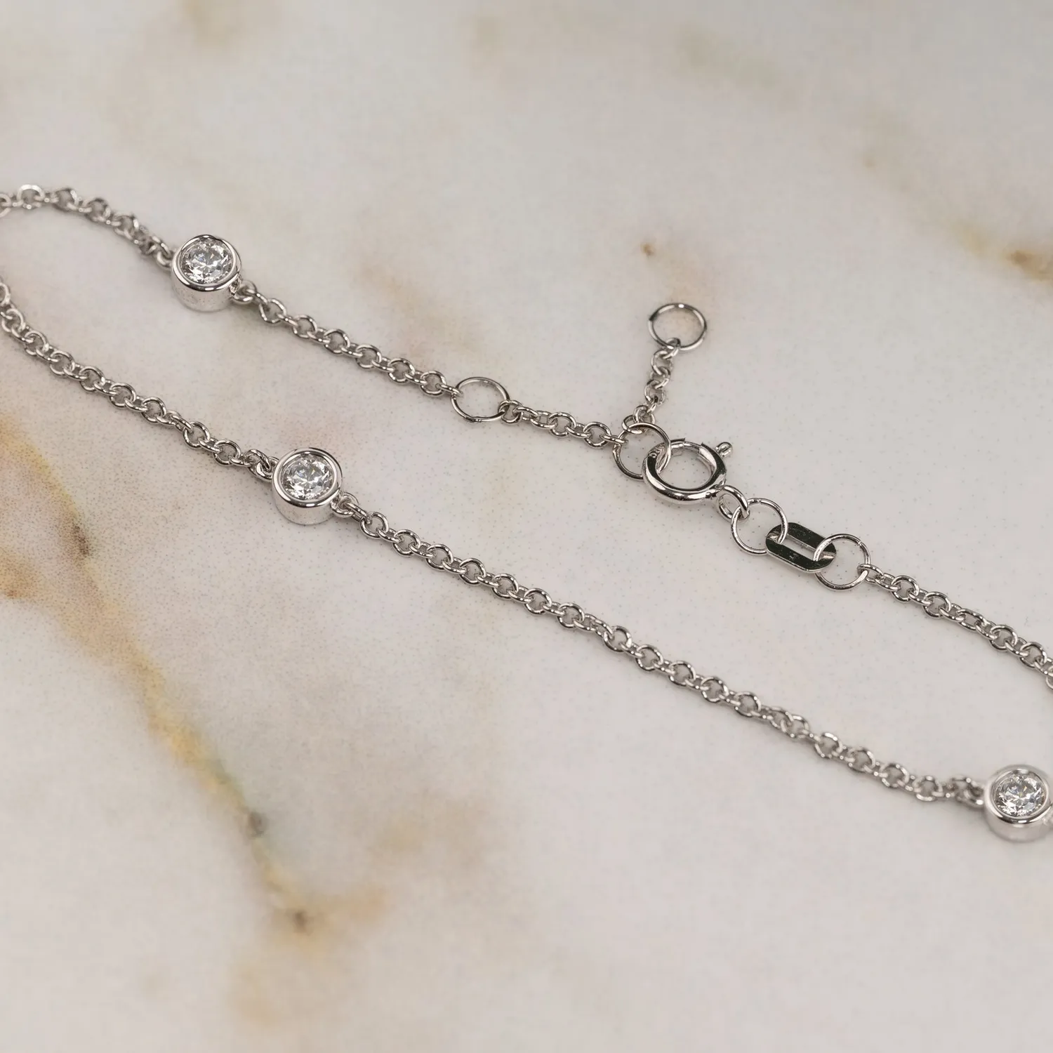 Sisi Copenhagen Three Stone 0,3 ct armbånd hvidguld lab-diamant