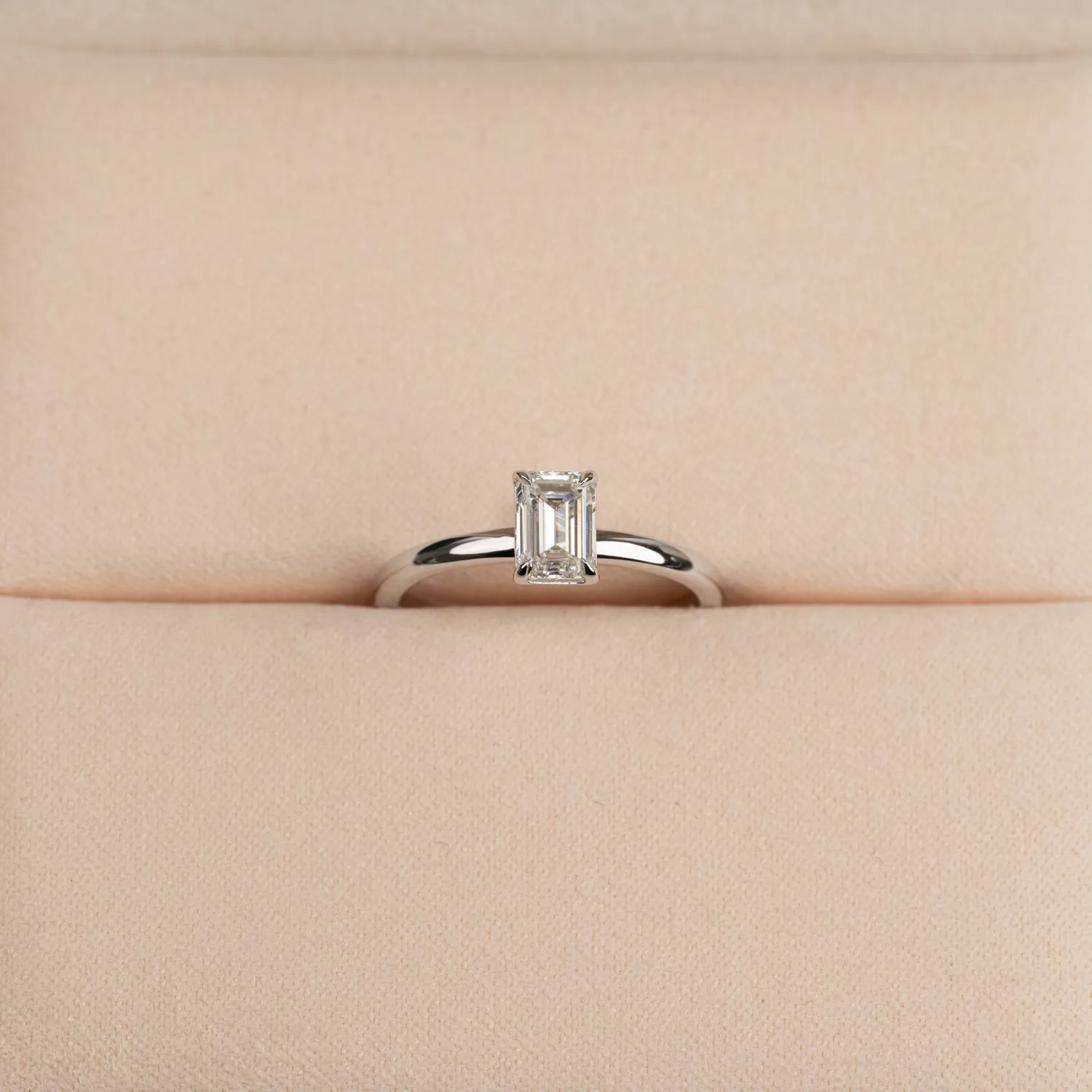 Sisi Copenhagen Solitaire Emerald diamantring hvidguld 0,75 ct