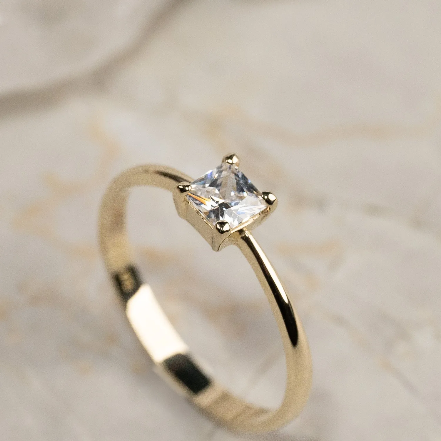 Sisi Copenhagen Tetra Crystal guldring 9 kt klar zirkon