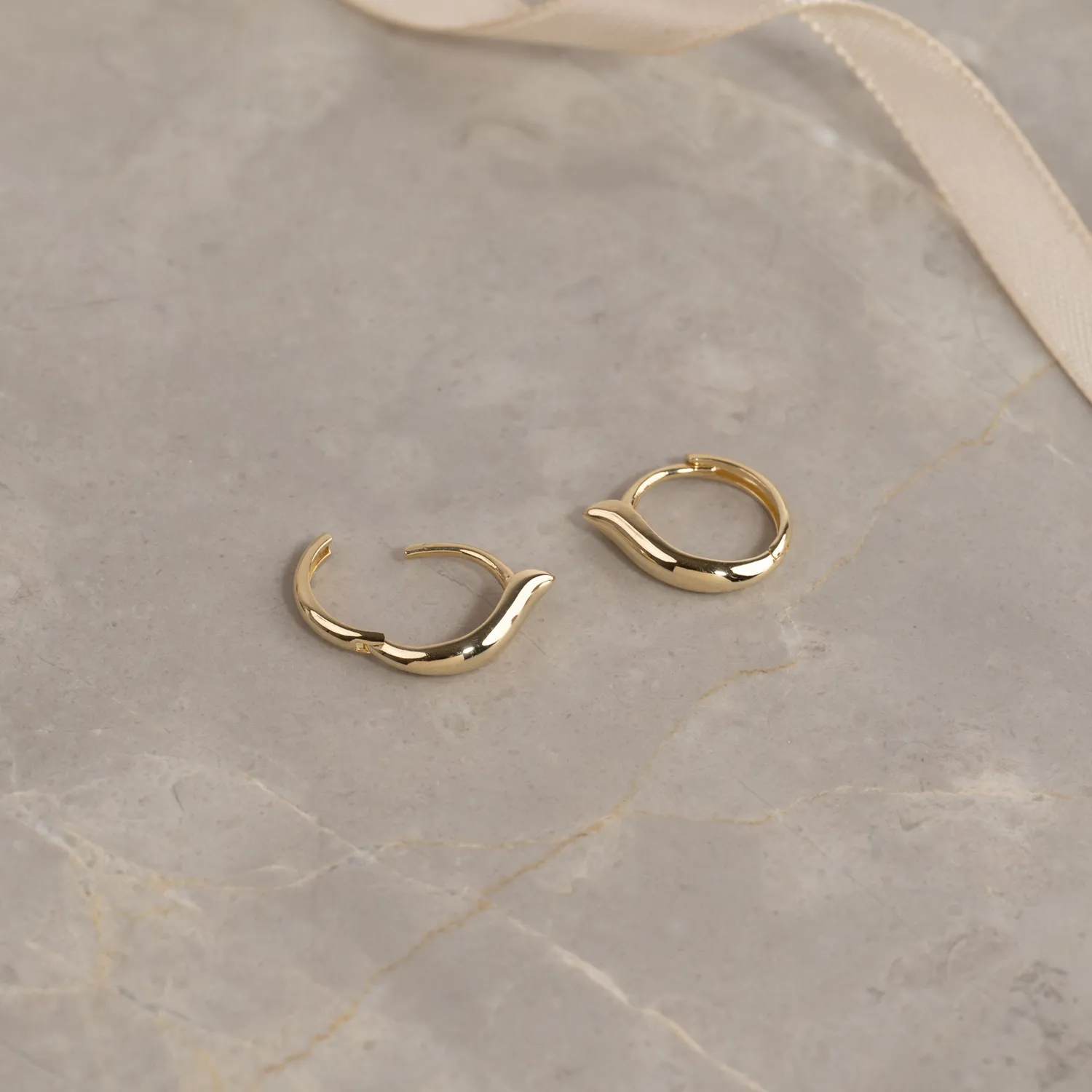 Sisi Copenhagen Harper creoler 12,5mm massiv 9kt guld