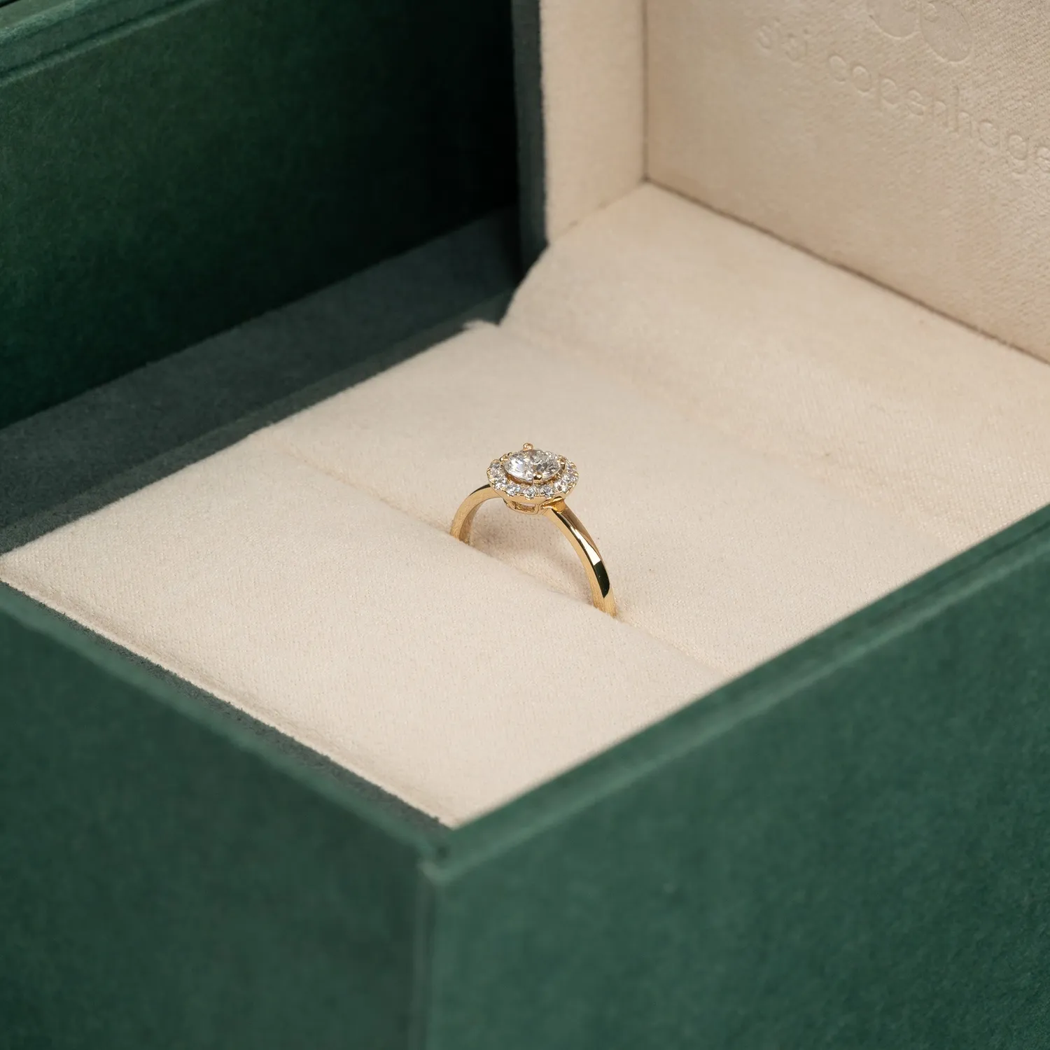Sisi Copenhagen Diamond Halo ring guld 0,7 ct