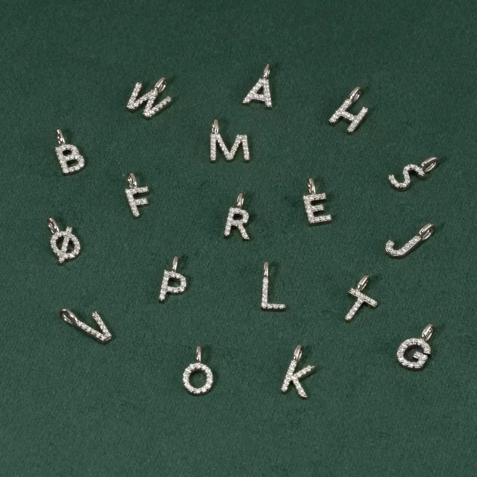 Sisi Copenhagen Lab-Diamond Letter vedhæng hvidguld 0,1 ct