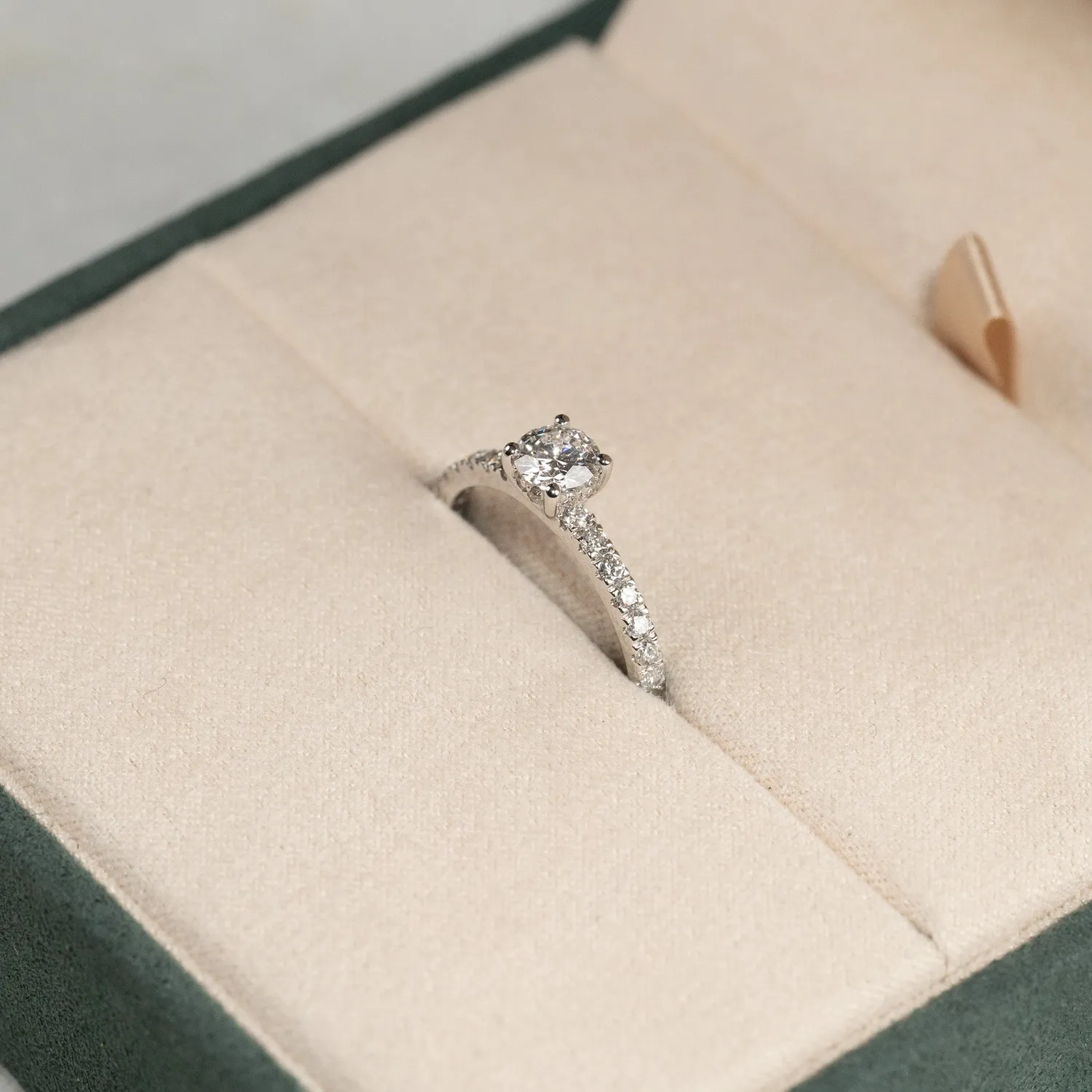 Sisi Copenhagen Hidden-Halo ring hvidguld 1,0 ct lab-diamant