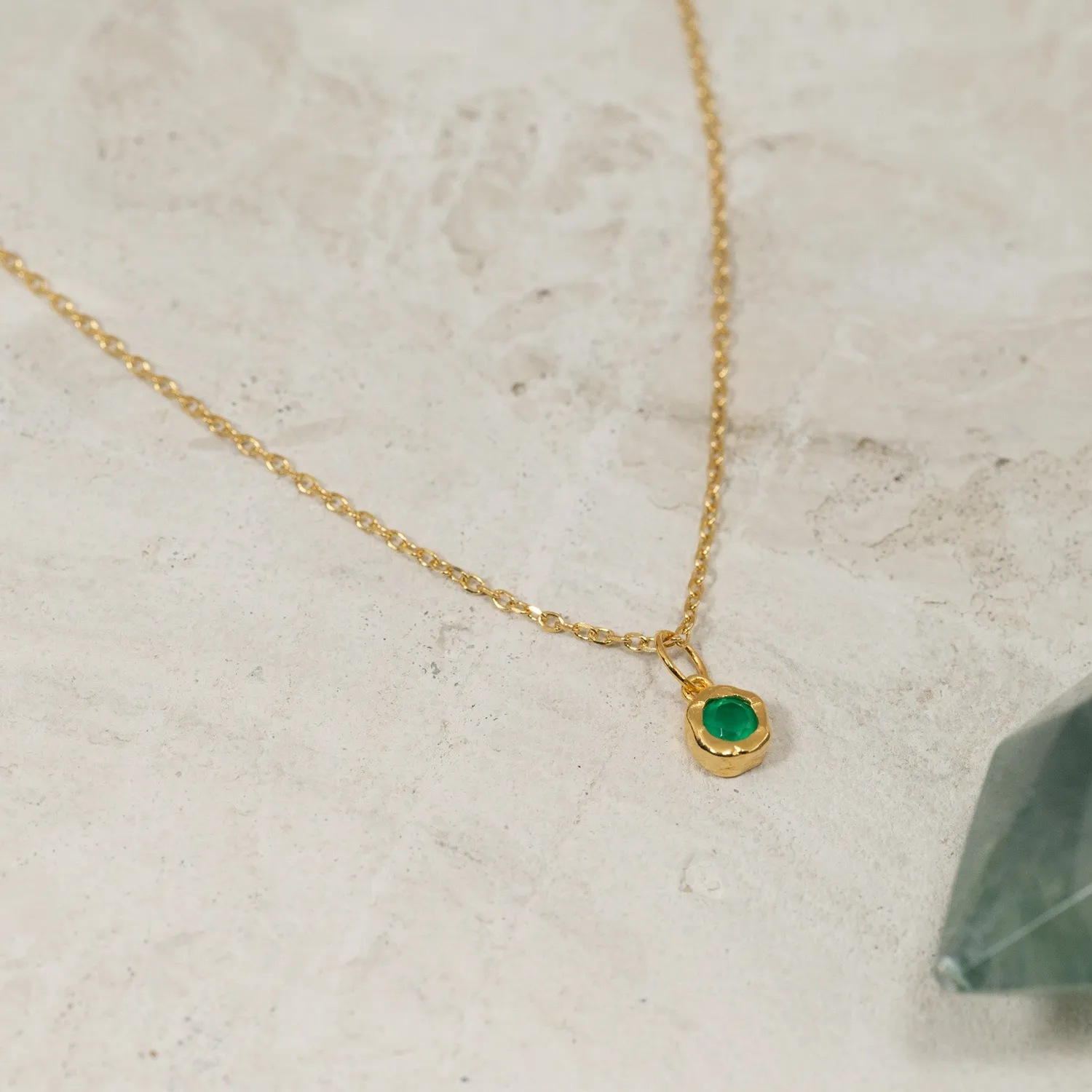 Sisi Copenhagen Selene Green Agate vedhæng forgyldt 4 mm