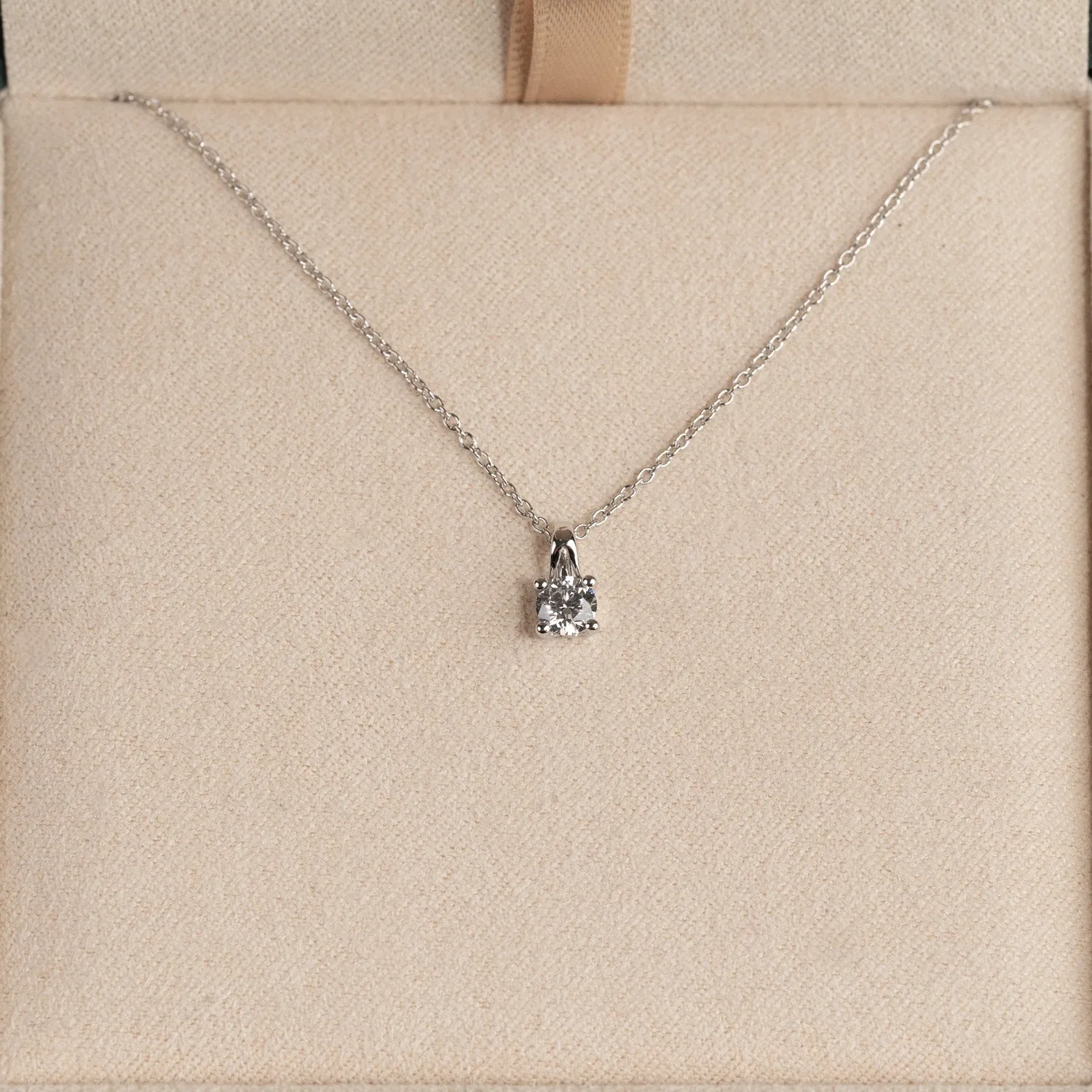 Sisi Copenhagen Diamond Prong Solitaire diamantvedhæng hvidguld 0,25 ct