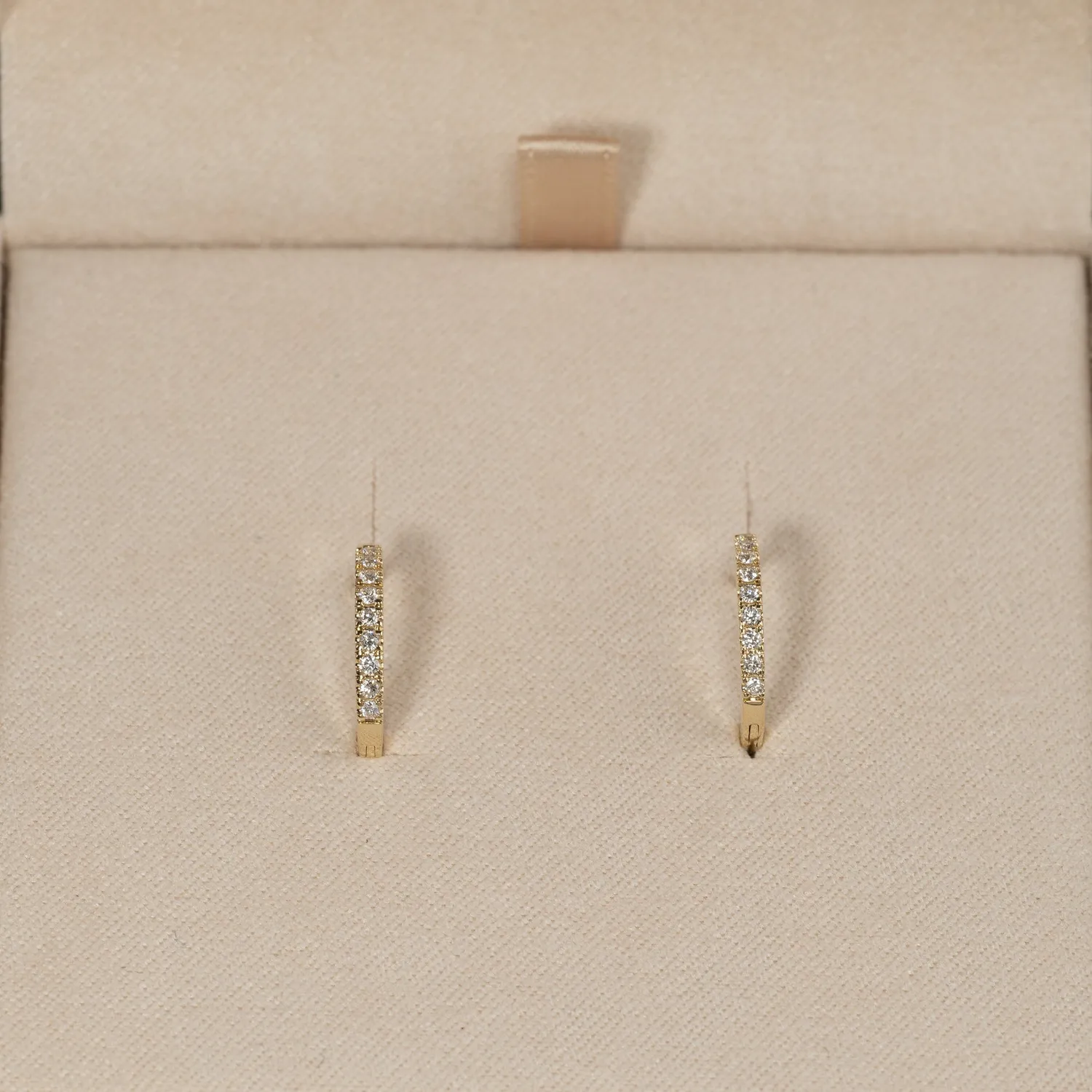 Sisi Copenhagen Classic diamantcreoler 0,15 ct 14 kt guld