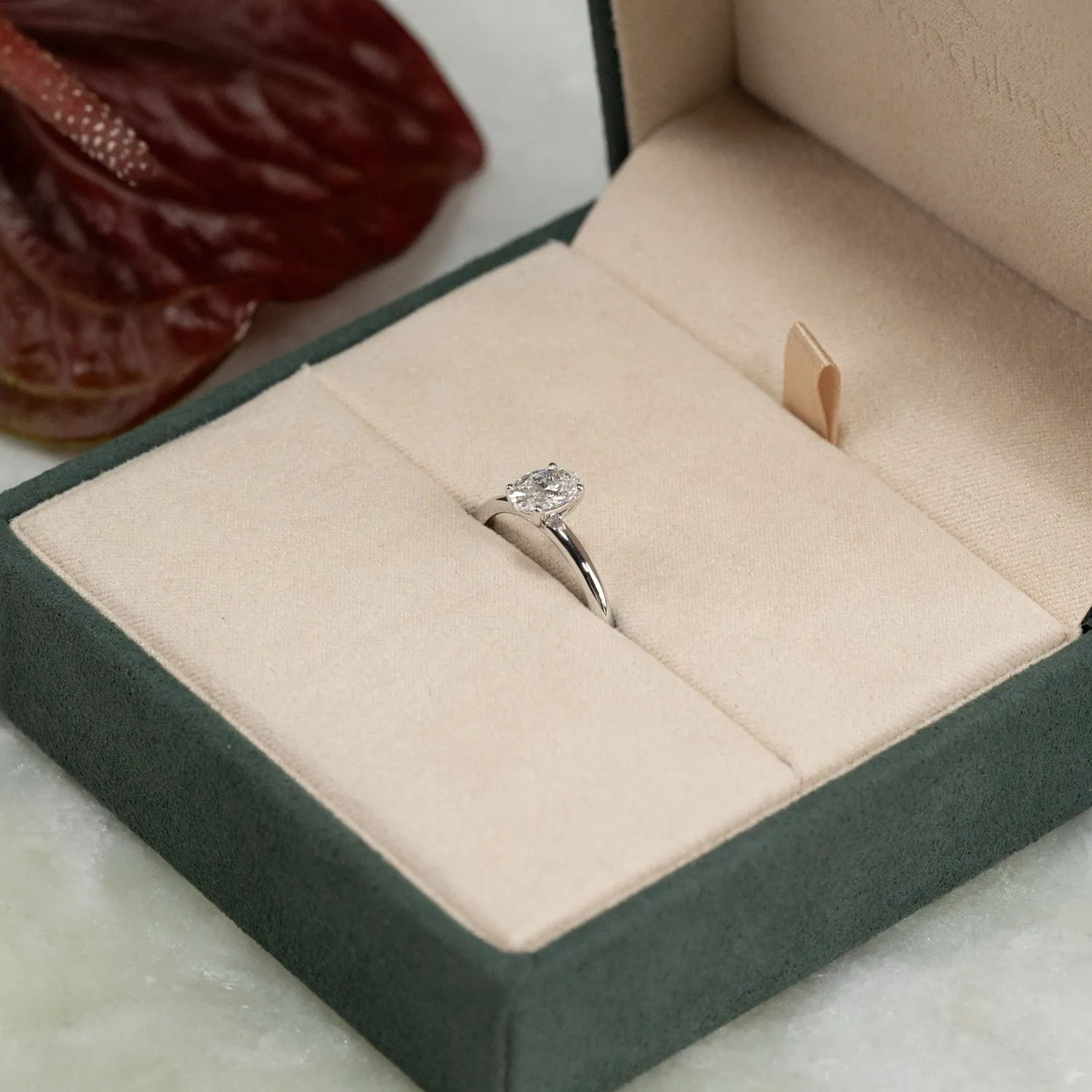 Sisi Copenhagen Solitaire oval diamantring 0,75 ct hvidguld
