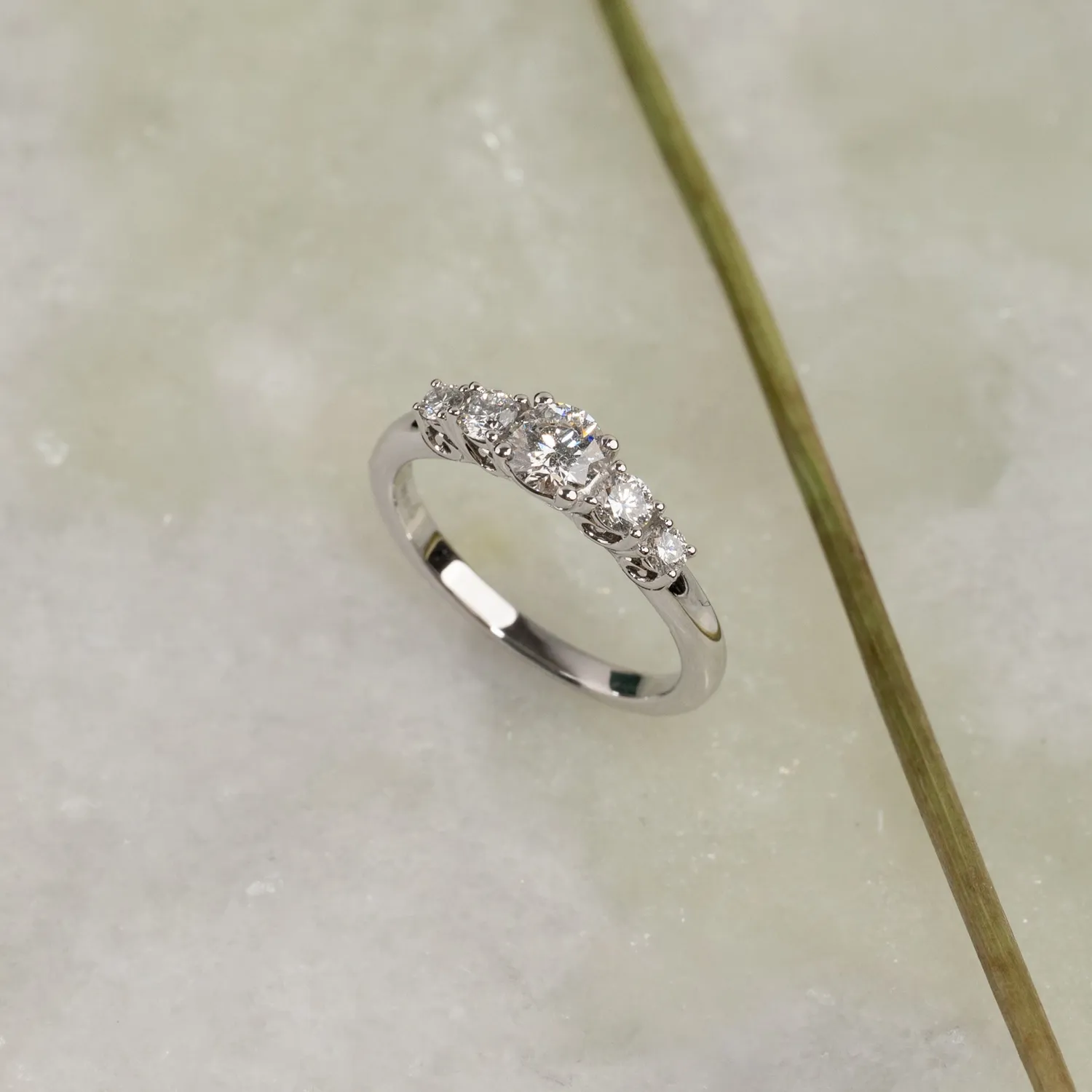 Sisi Copenhagen Five-Stone Trellis diamantring 0,5 ct guld