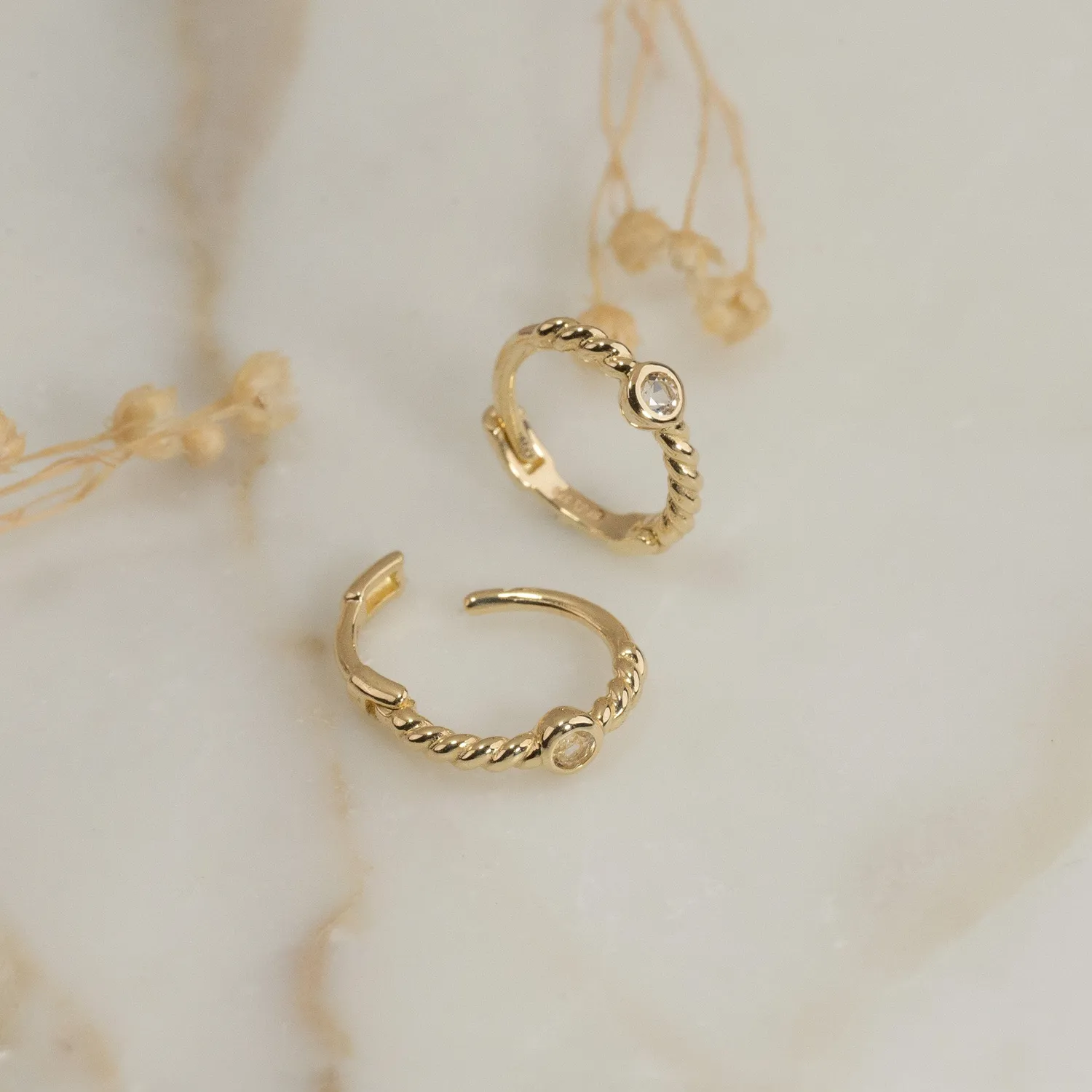 Sisi Copenhagen Sigrid creoler hvid topas 9 kt guld 10 mm