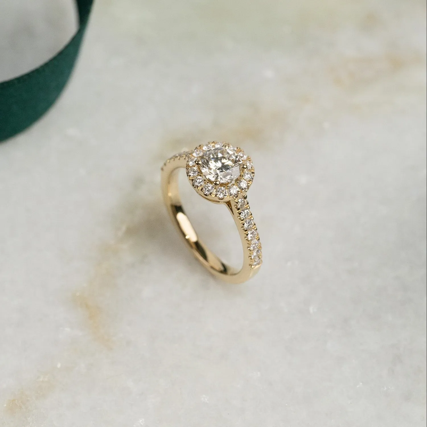 Sisi Copenhagen Round Halo Alliance lab-diamantring 14 kt hvidguld 0,85 ct