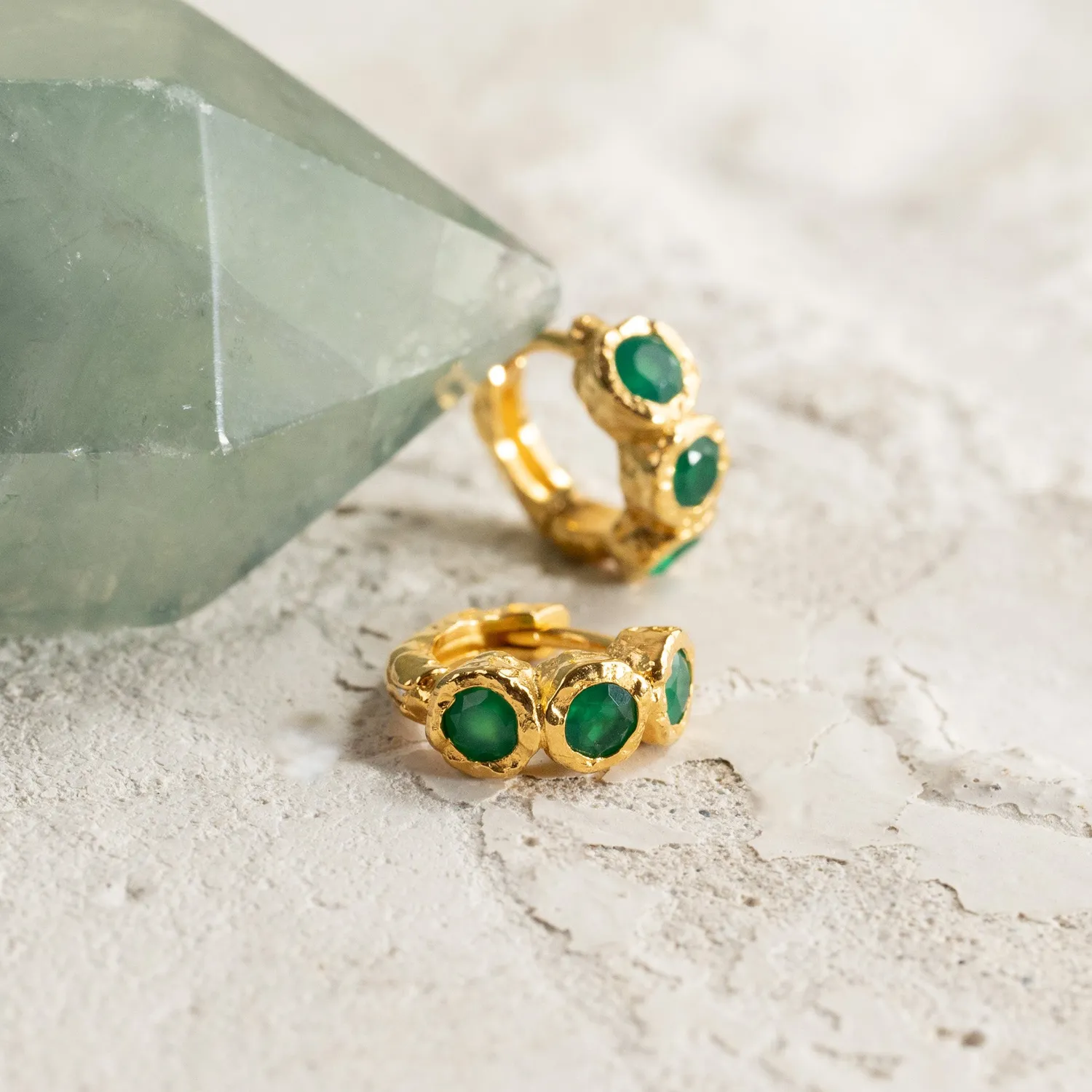 Sisi Copenhagen Selene Green Agate huggies forgyldt grøn