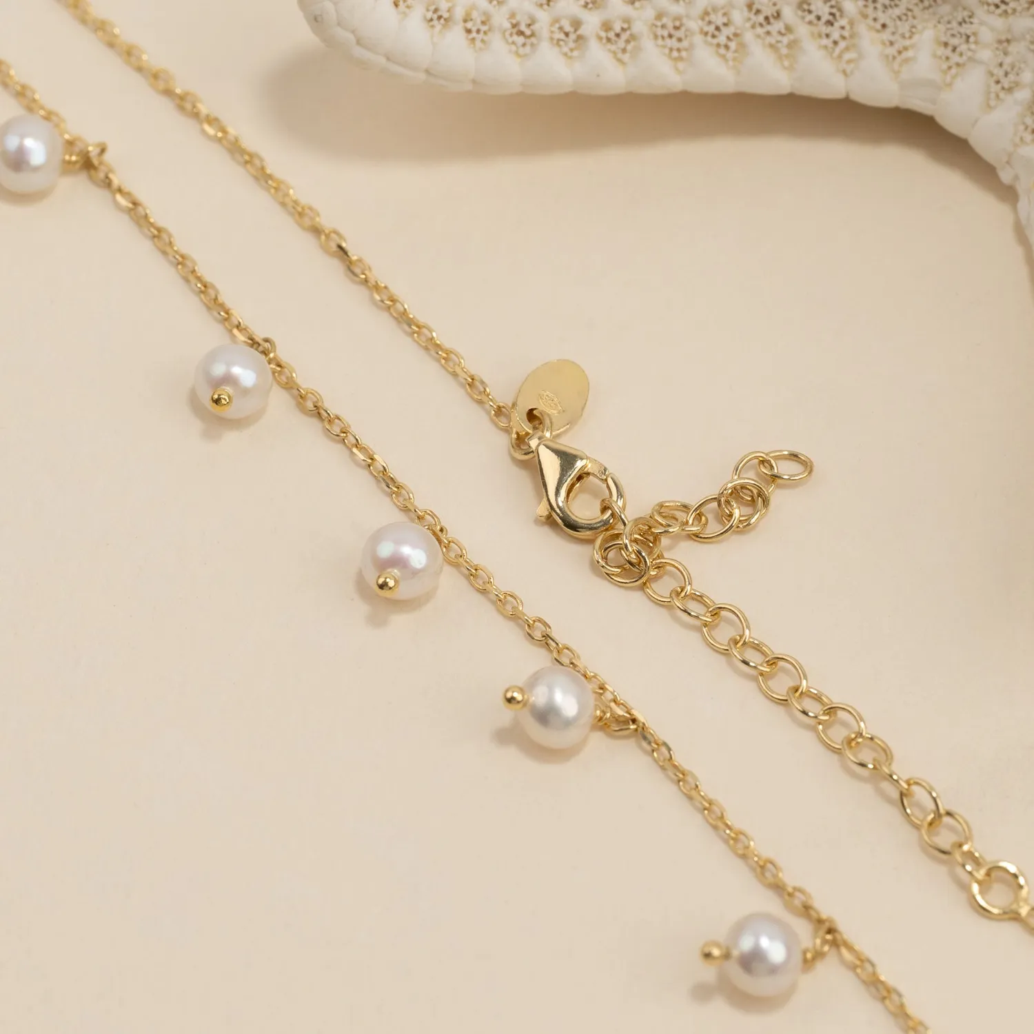Sisi Copenhagen Taliya Pearl Golden halskæde 42 cm perler