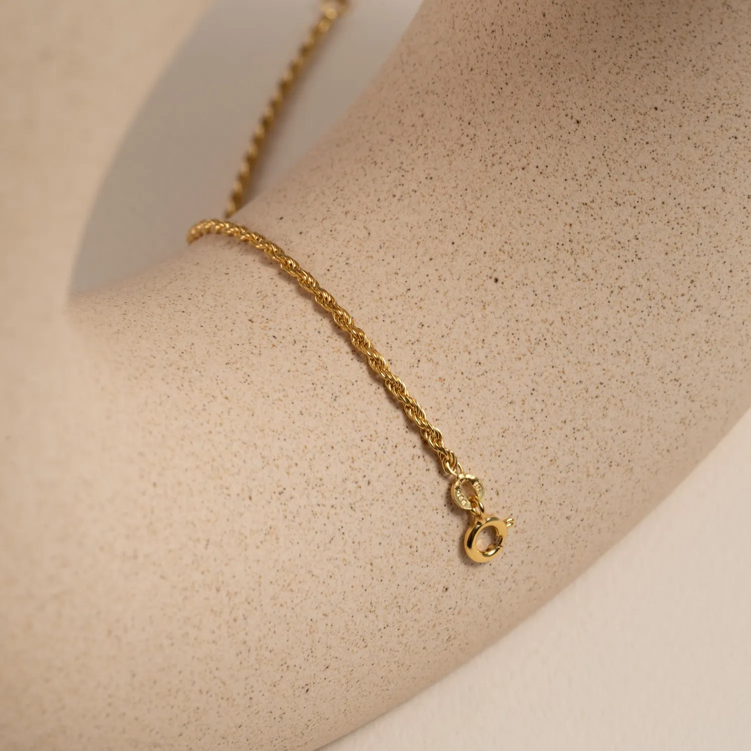 Sisi Copenhagen Svea Small armbånd forgyldt 16 cm