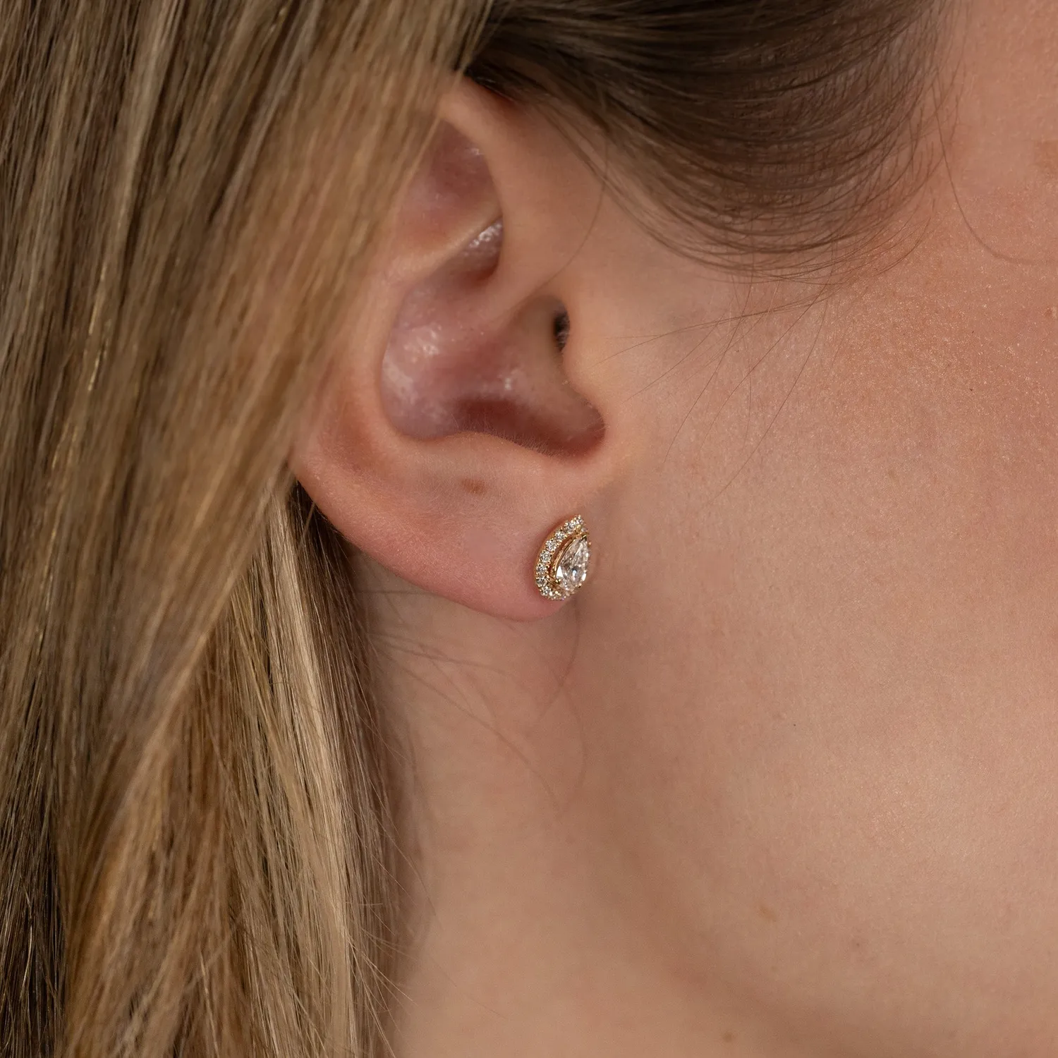 Sisi Copenhagen Halo Pear-Cut ørestikker 14 karat guld 0,7 ct lab-diamant