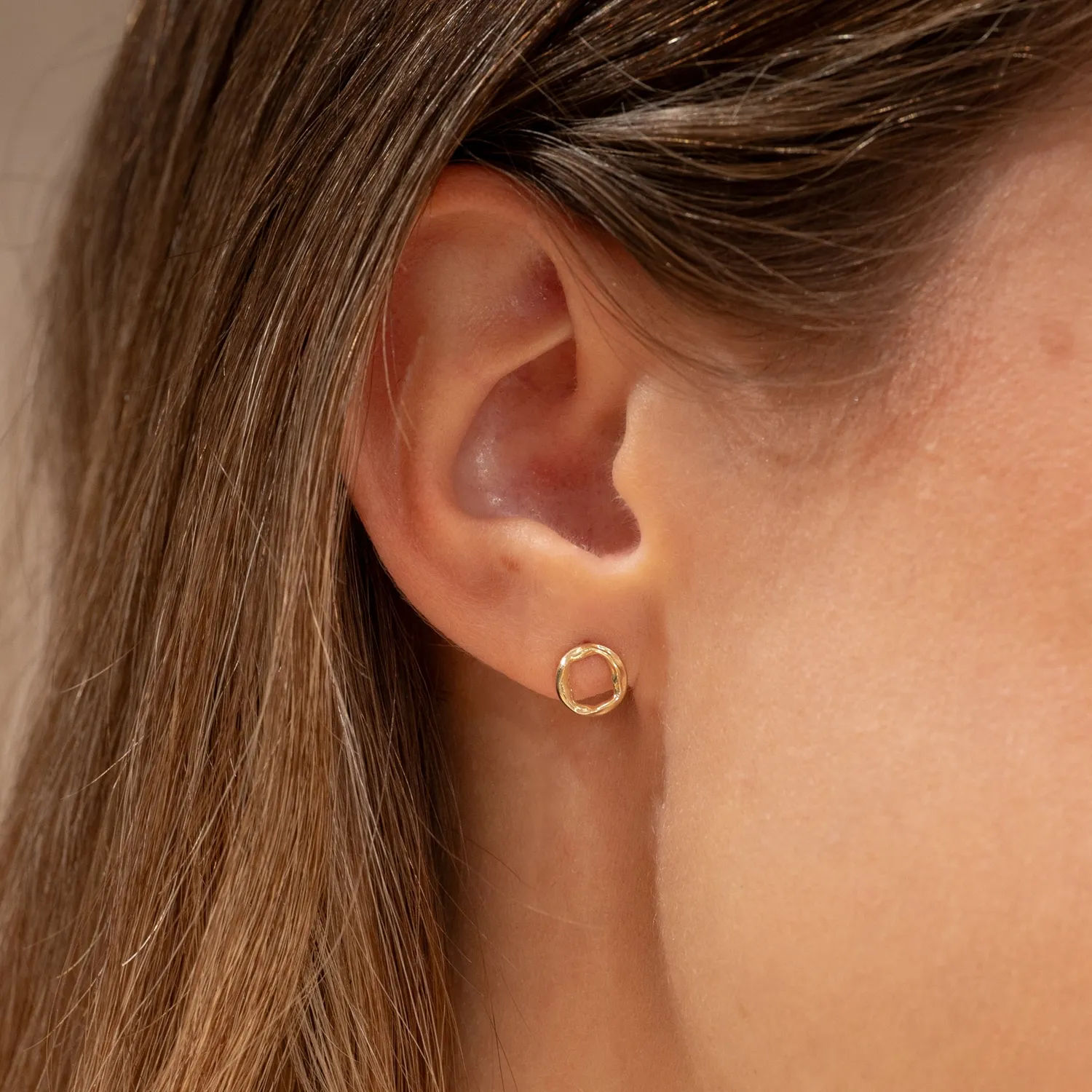 Sisi Copenhagen Vilma ørestikker massivt 9 kt guld 8 mm