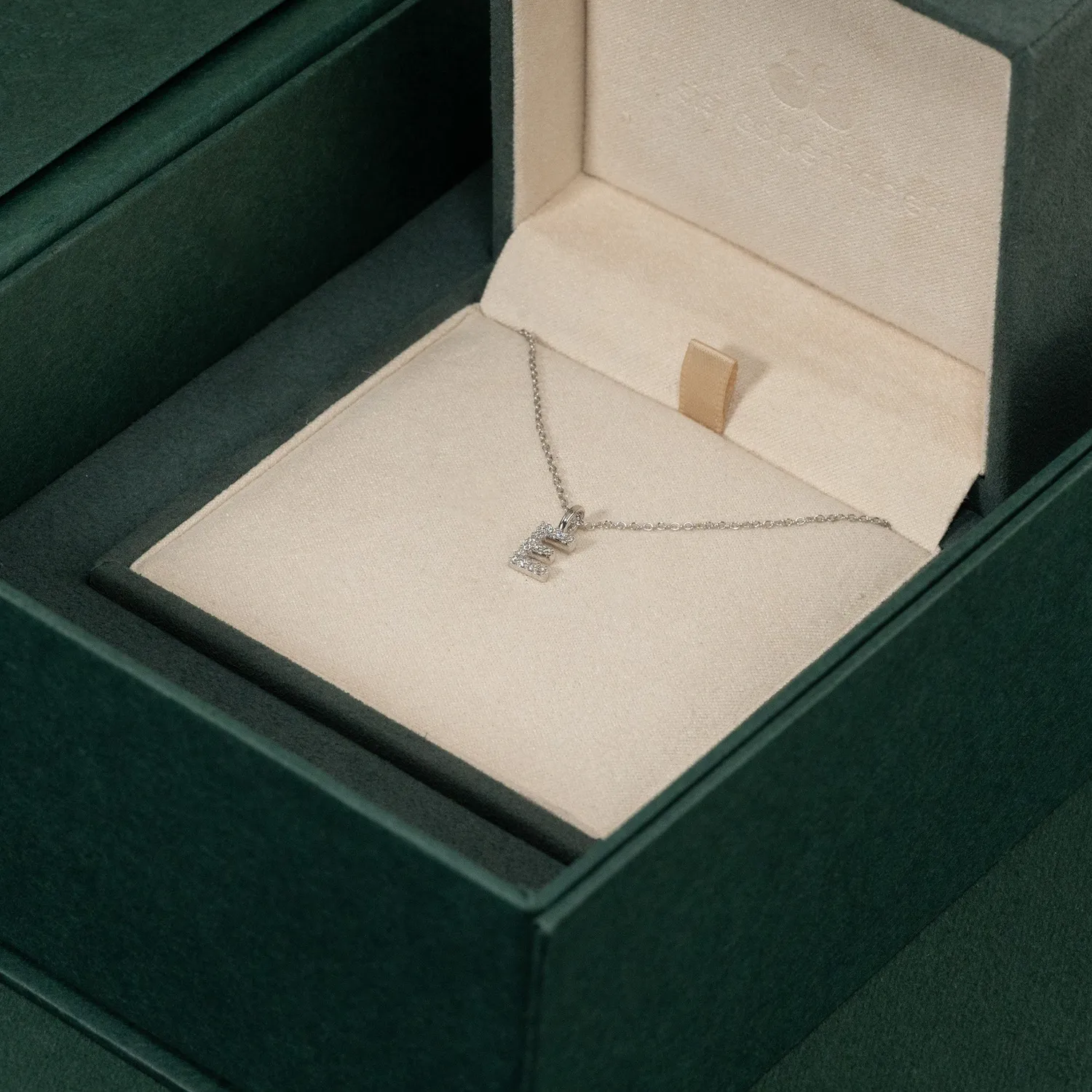 Sisi Copenhagen Lab-Diamond Letter vedhæng hvidguld 0,1 ct