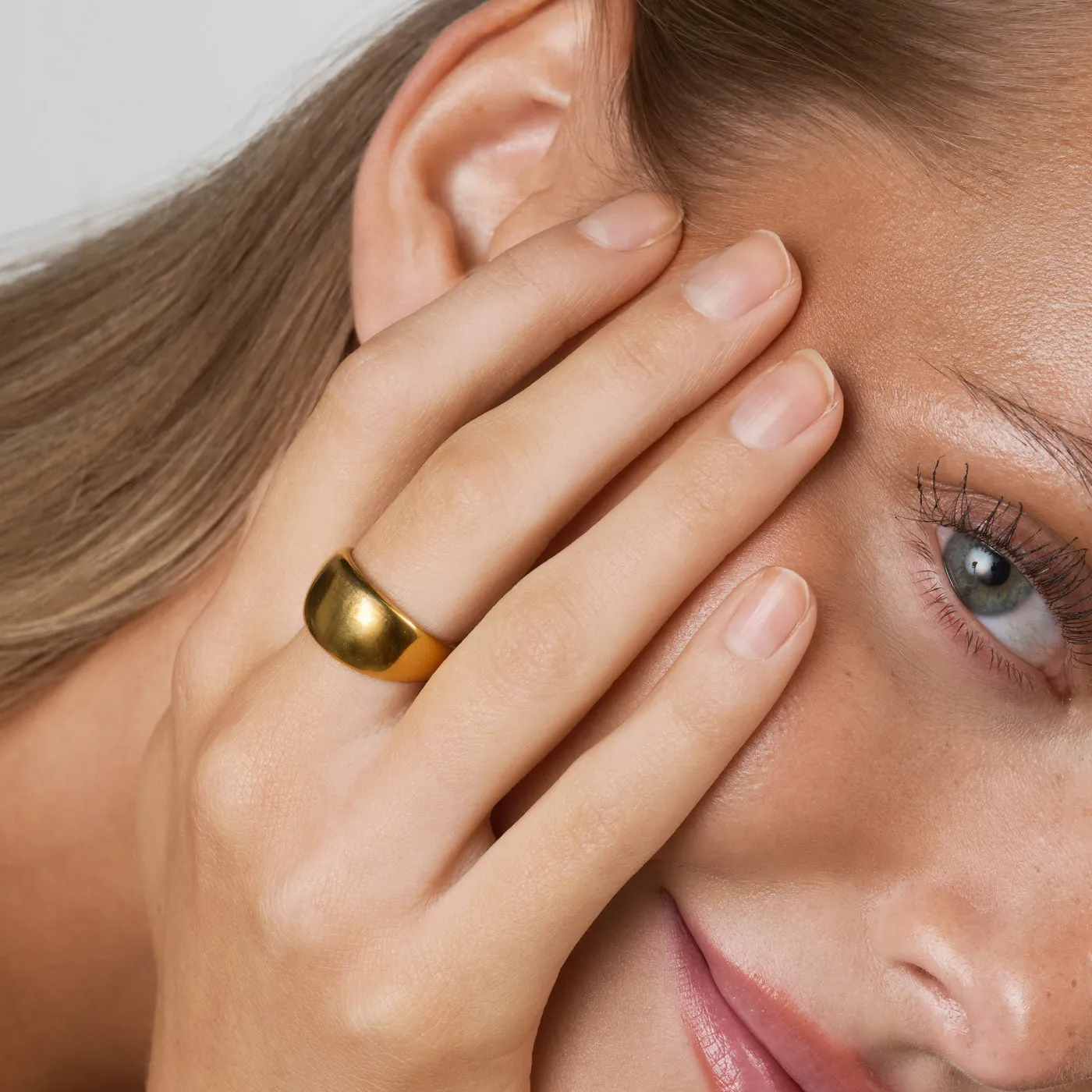 TIMI OF SWEDEN Venus Dome Chunky ring guld rustfrit stål
