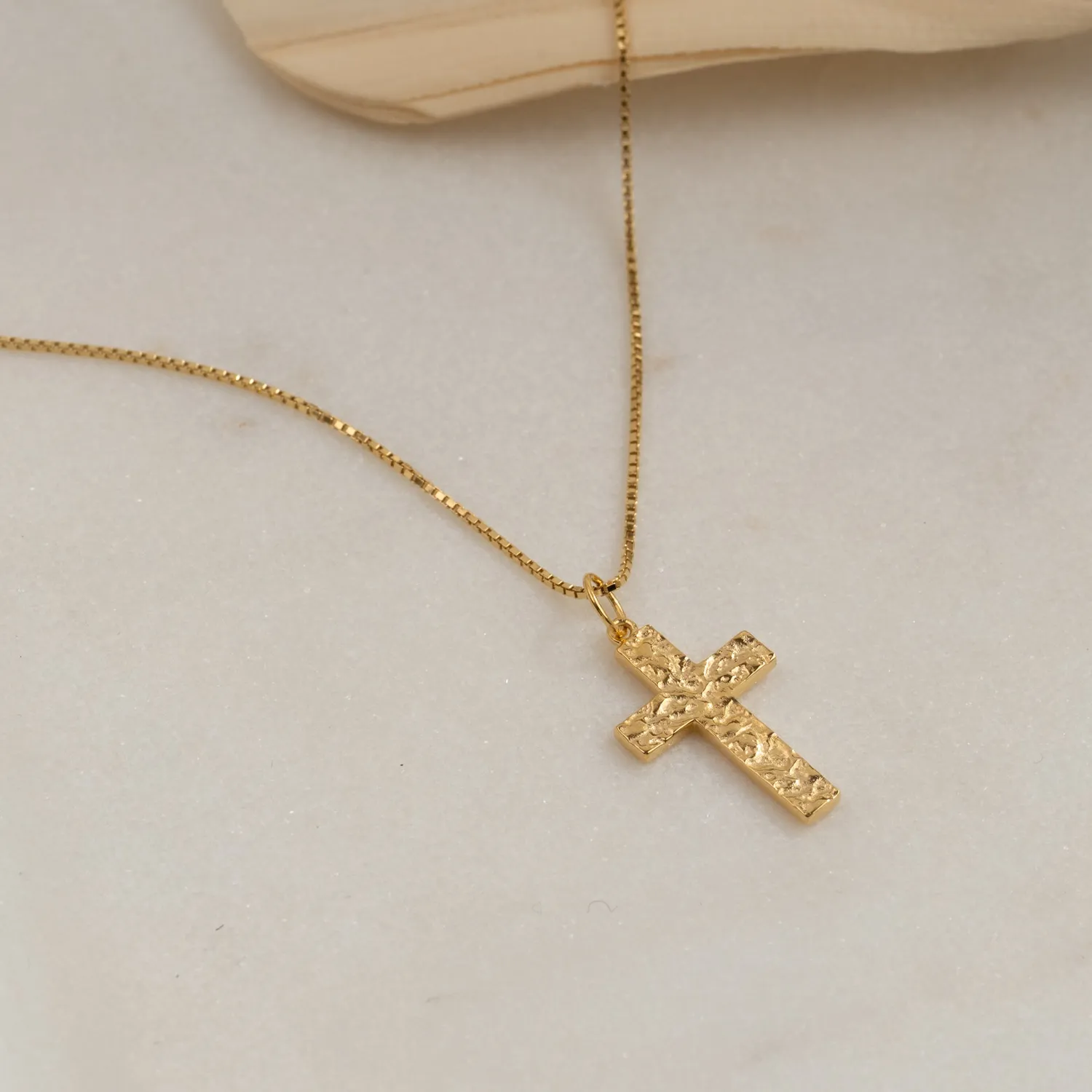 Sisi Copenhagen Elma Cross korsvedhæng forgyldt 20 mm gave