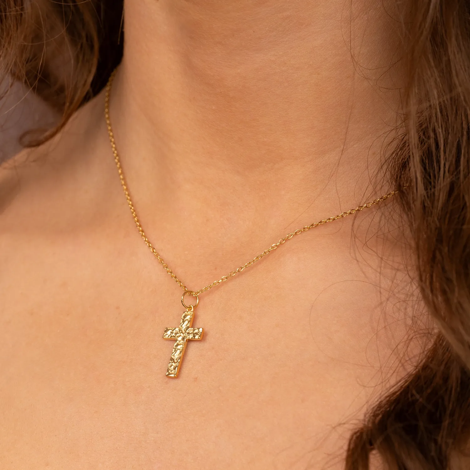 Sisi Copenhagen Elma Cross korsvedhæng forgyldt 20 mm gave