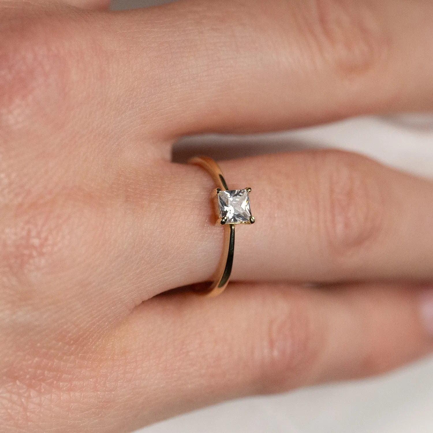 Sisi Copenhagen Tetra Crystal guldring 9 kt klar zirkon