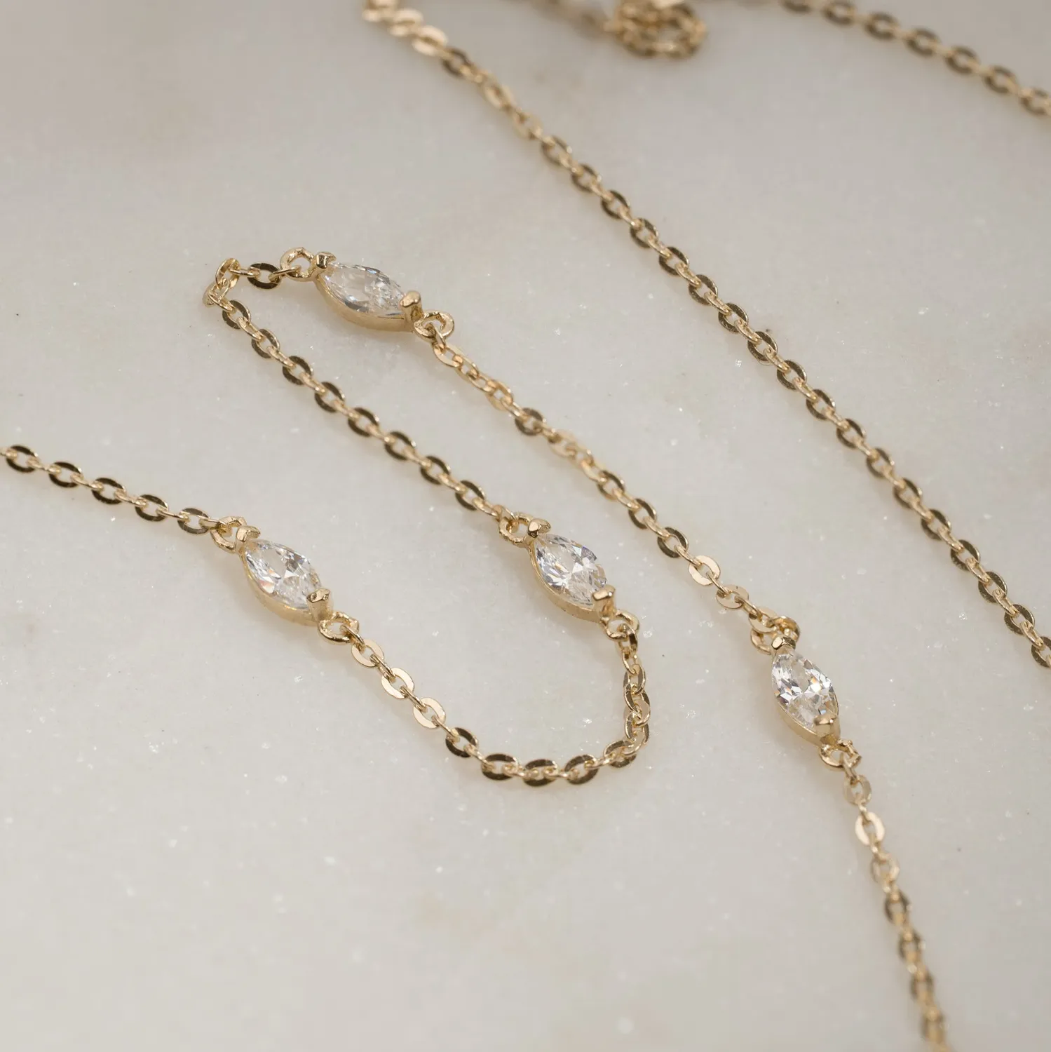 Sisi Copenhagen Madeline Crystal guld halskæde zirkonia