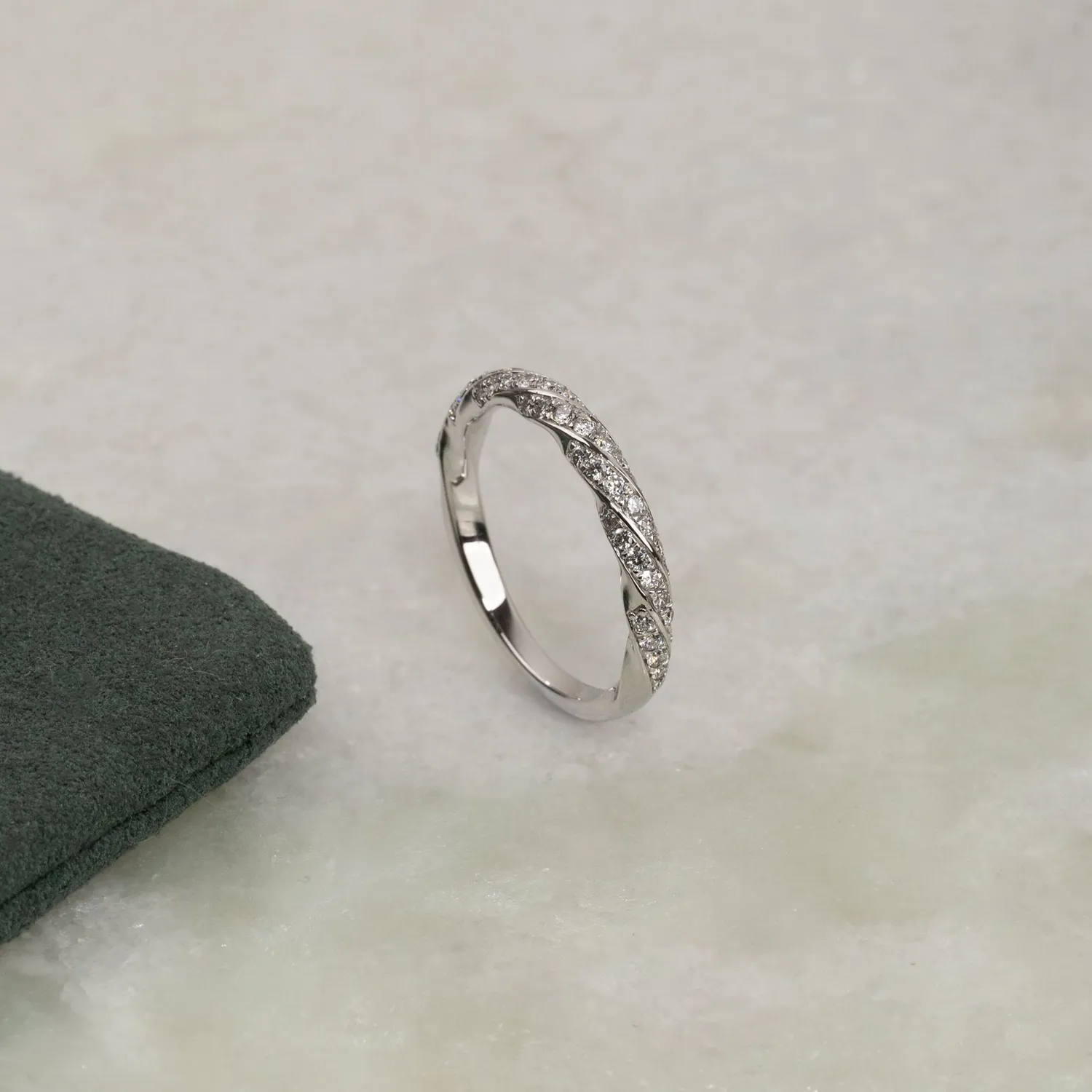 Sisi Copenhagen Twisted Alliance lab-diamantring 14 kt guld E-F VVS