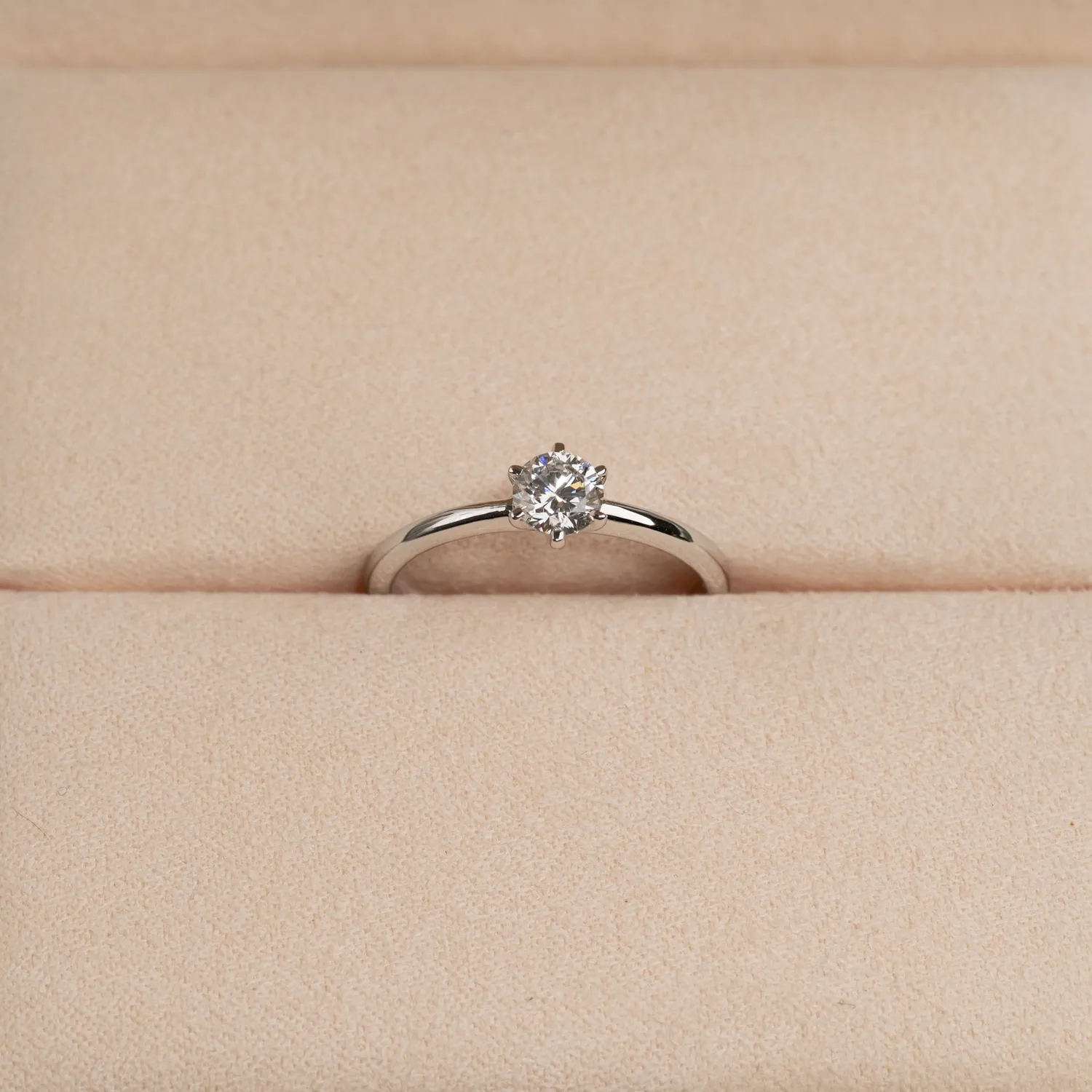 Sisi Classic Solitaire 6-Prong diamantring 0,5 ct hvidguld