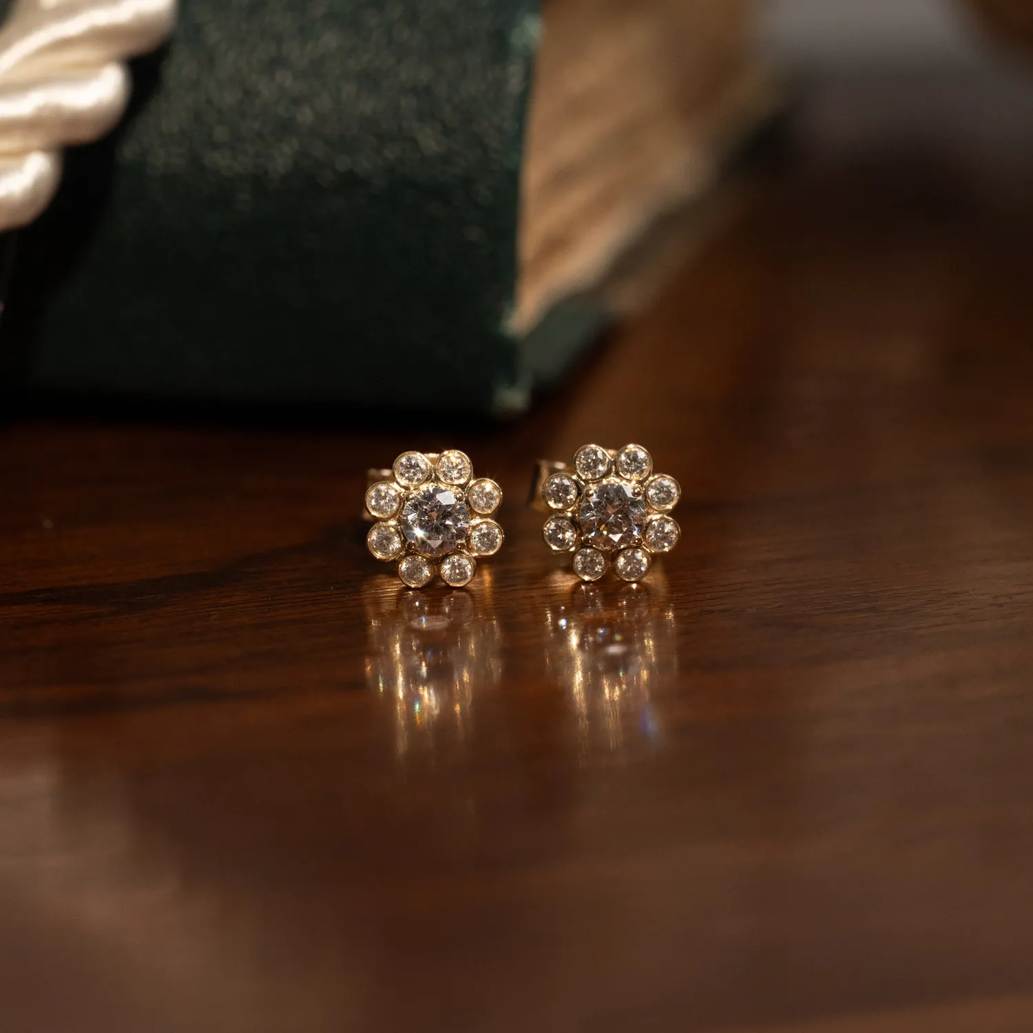 Sisi Copenhagen Laurel Halo ørestikker guld 0,5 ct par