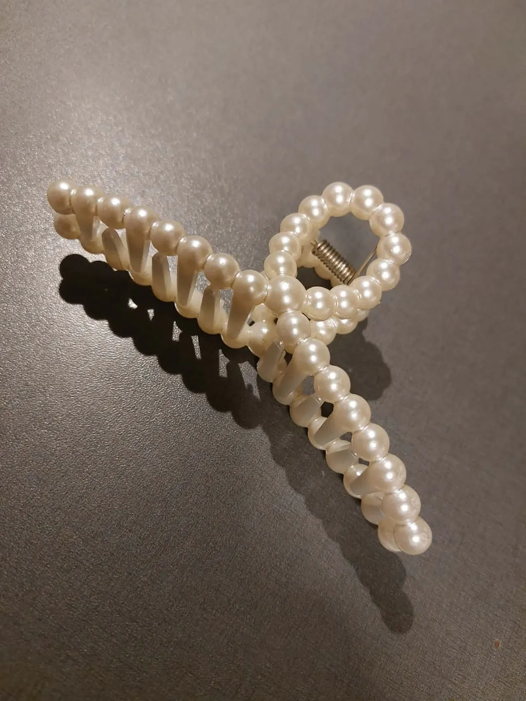 TIMI OF SWEDEN Evelyn sløjfe hårklemme perler 11 cm