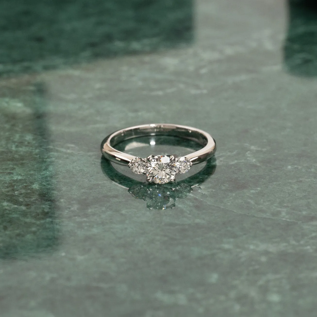 Sisi Copenhagen Round Trilogy diamantring 14 kt guld E-F VVS