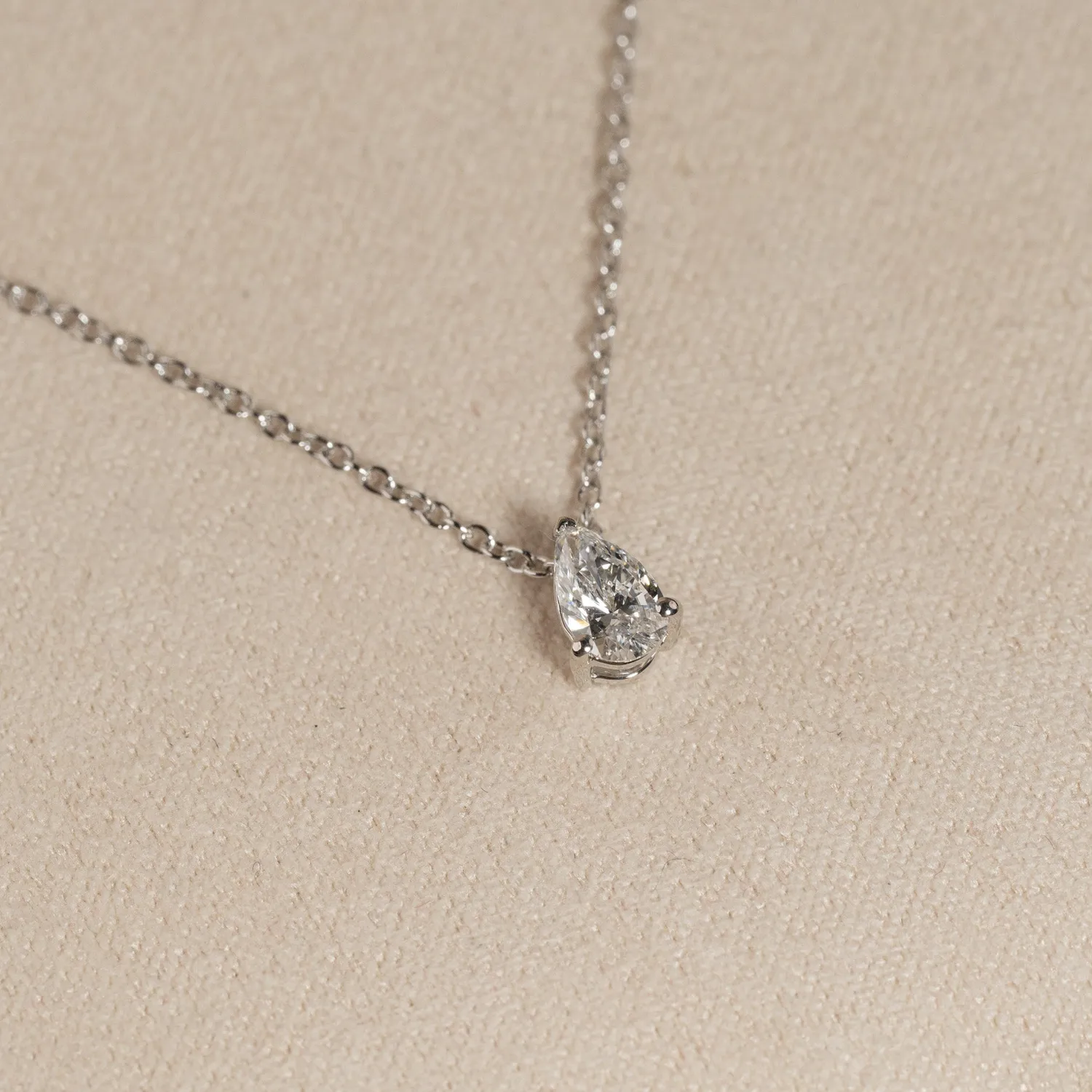 Sisi Copenhagen Diamond solitaire pear vedhæng 0,25 ct hvidguld