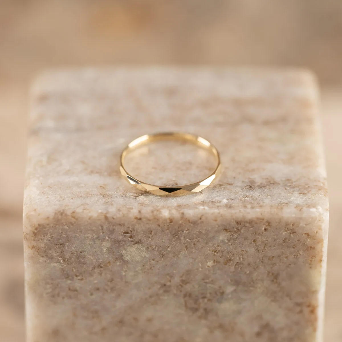 Sisi Copenhagen Dimona ring massivt guld facetteret