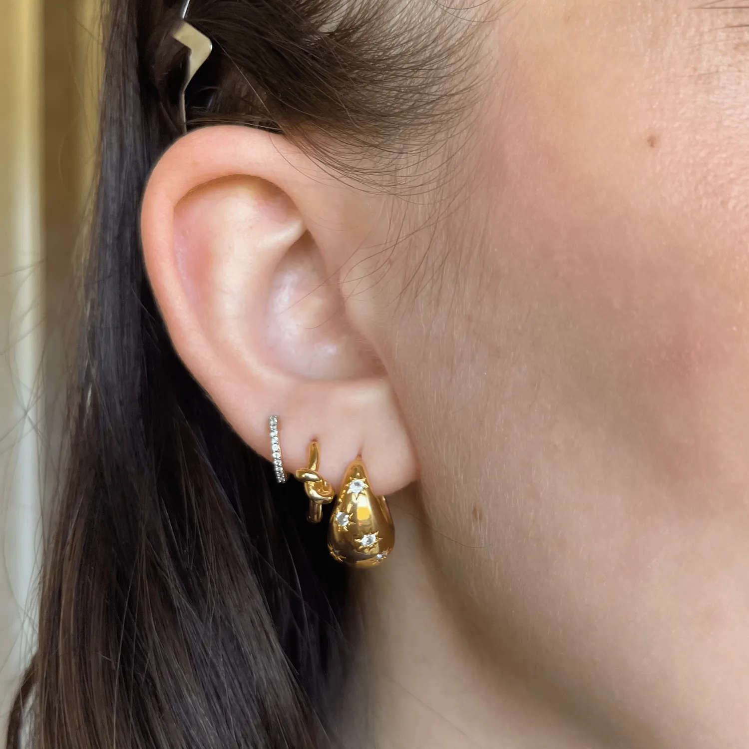 Orelia Tapered Crystal Starburst hoops forgyldt