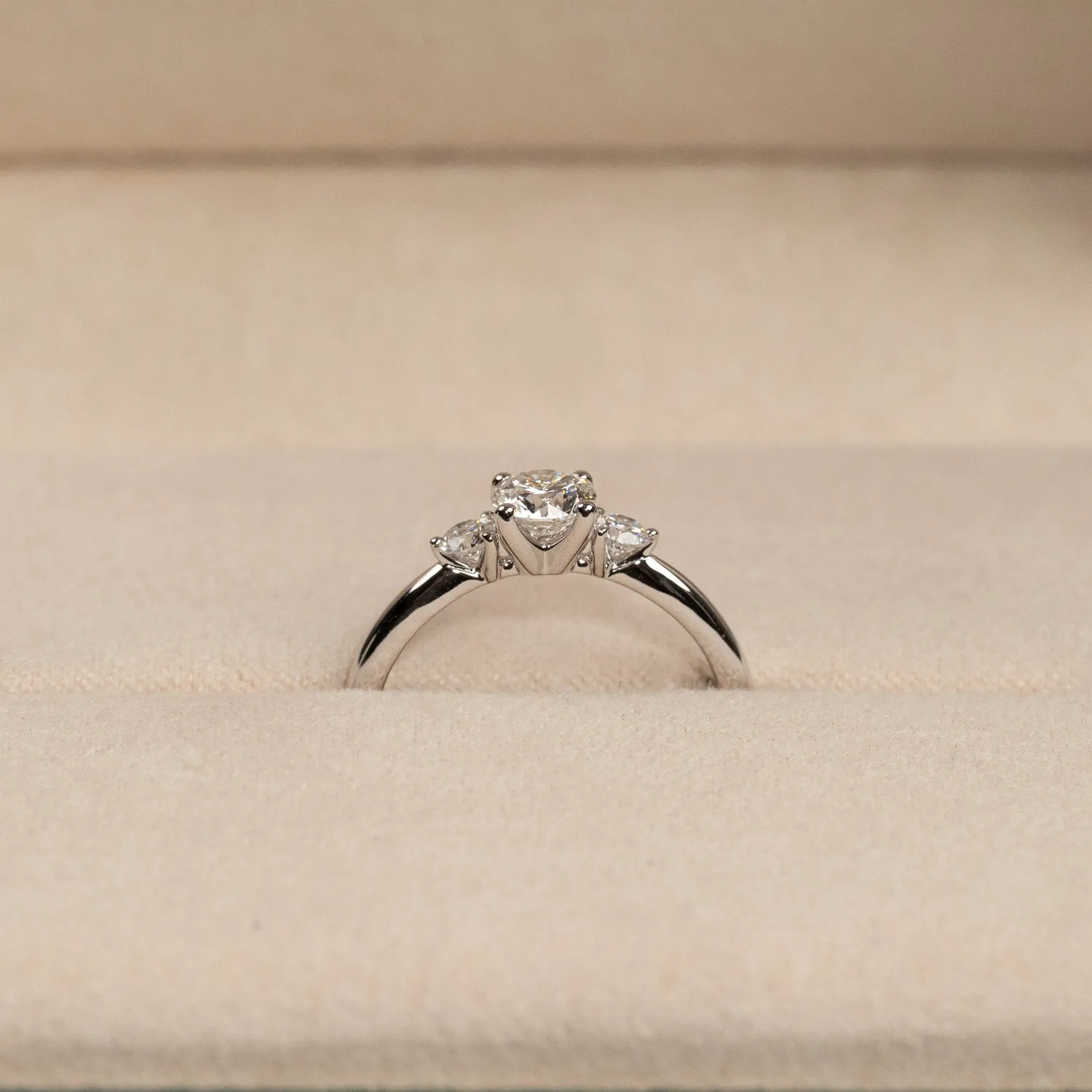 Sisi Copenhagen Round Trilogy diamantring 0,7 ct hvidguld