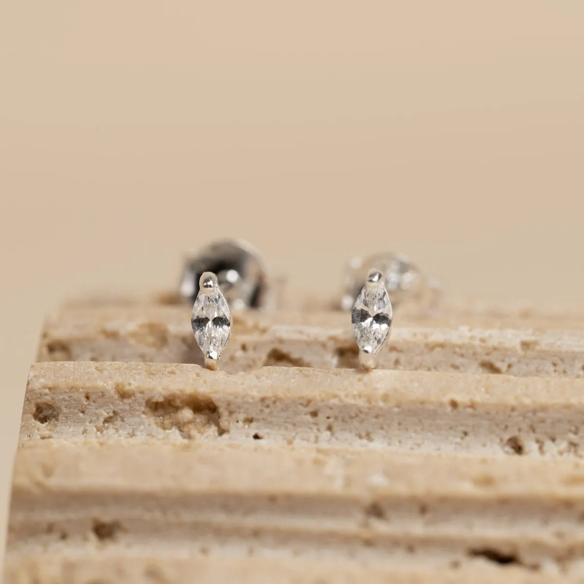 Sisi Copenhagen Feline ørestikker sølv med zirkon 5 mm
